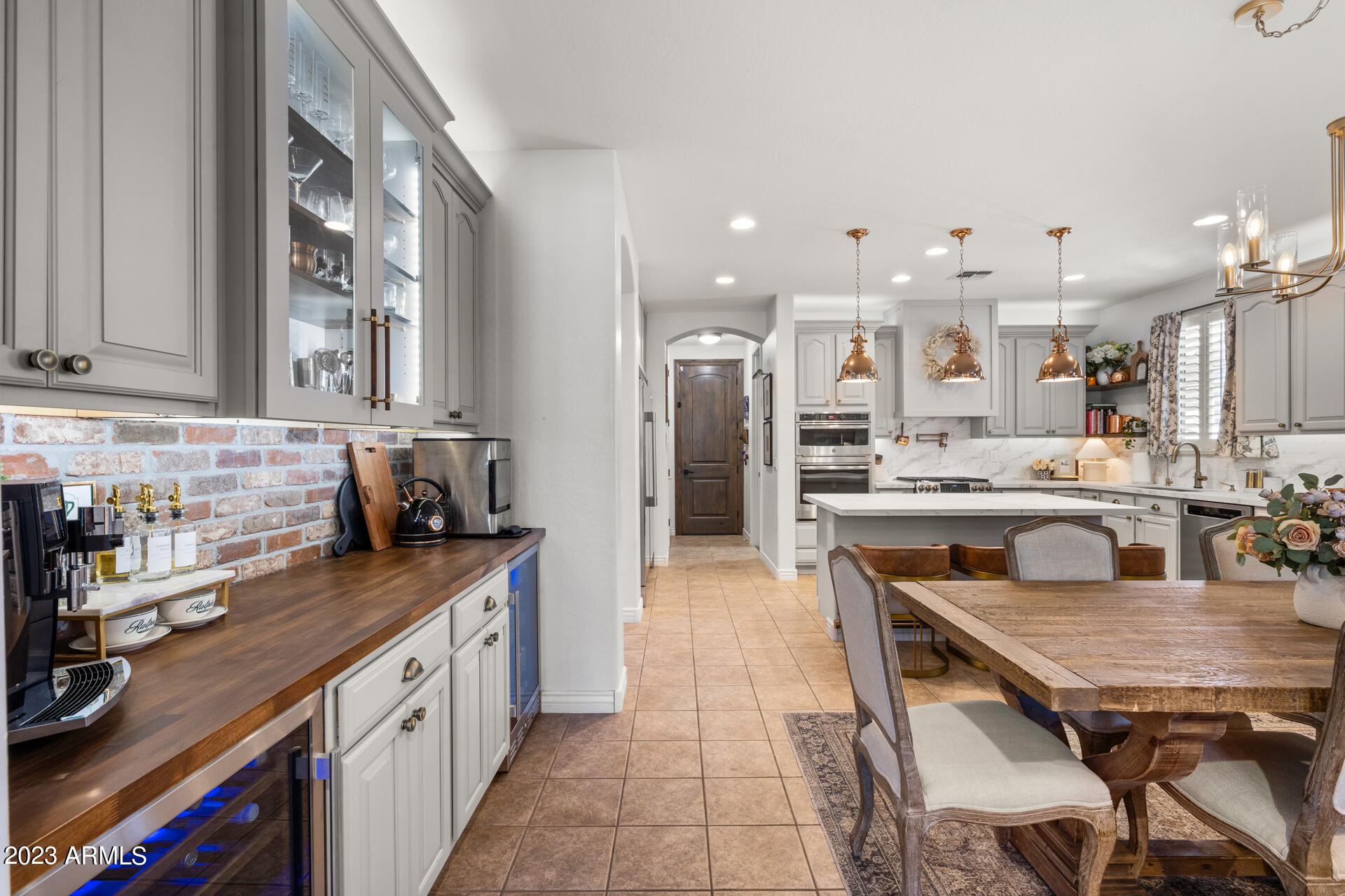 874 W WHITTEN Street