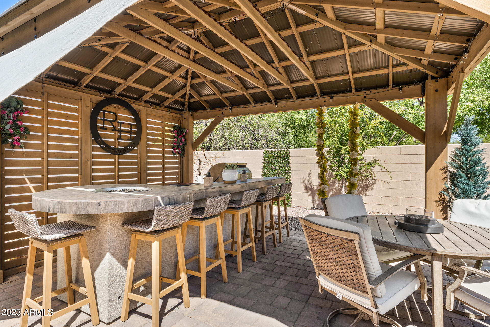 874 W WHITTEN Street