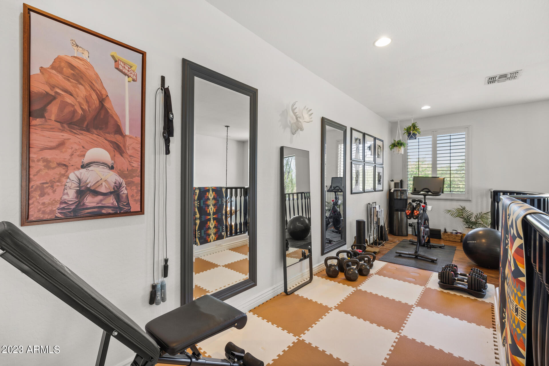 874 W WHITTEN Street