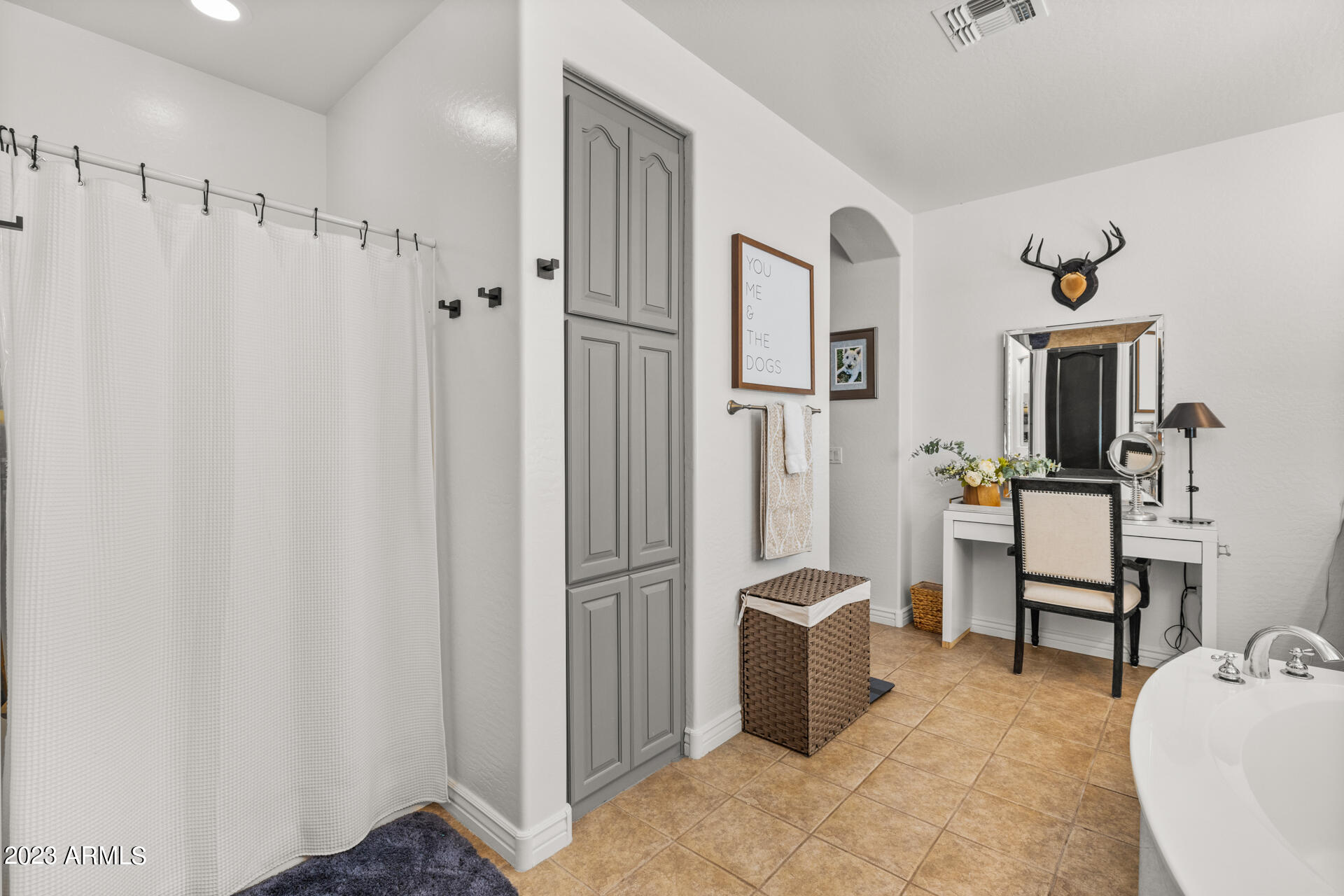 874 W WHITTEN Street