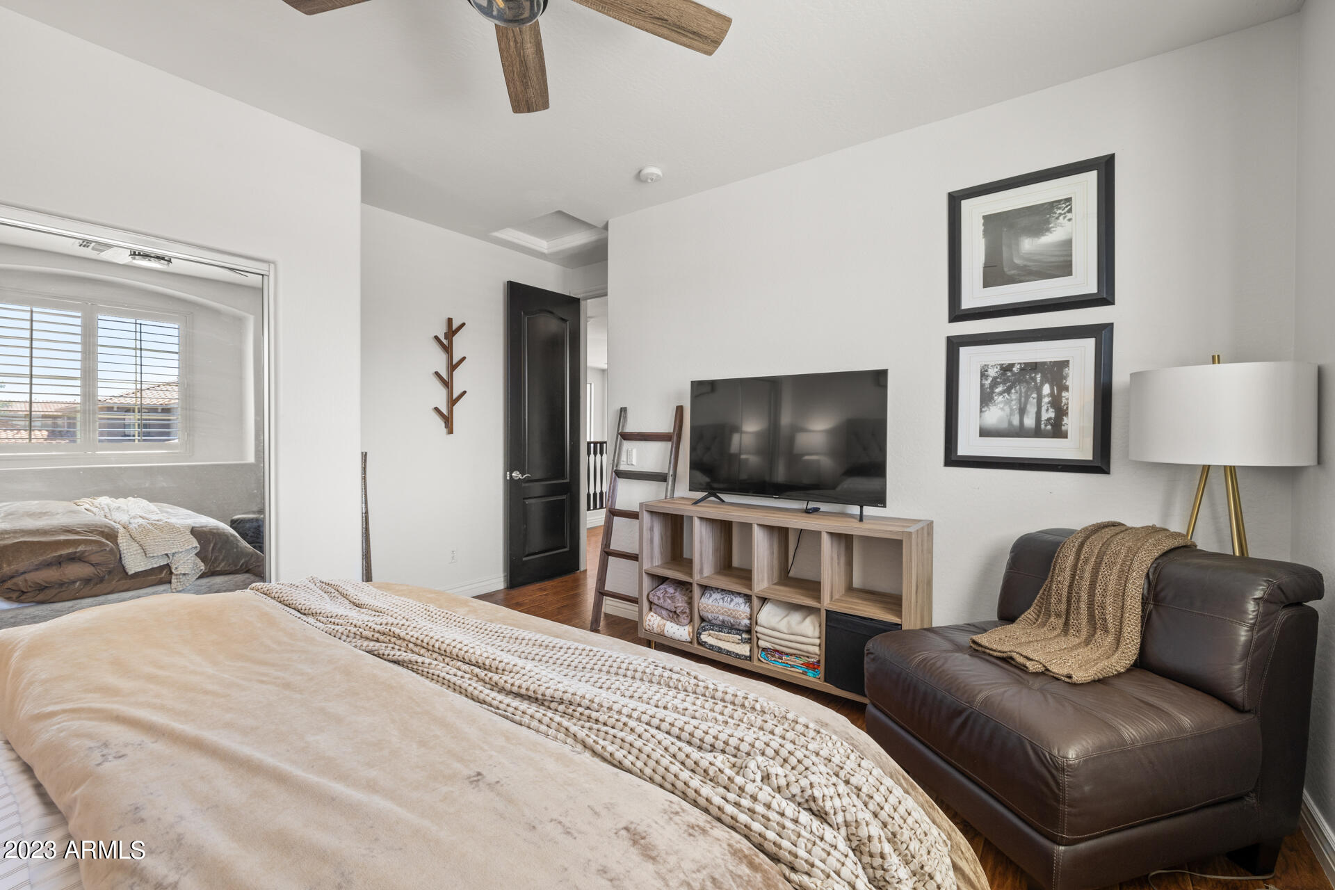 874 W WHITTEN Street