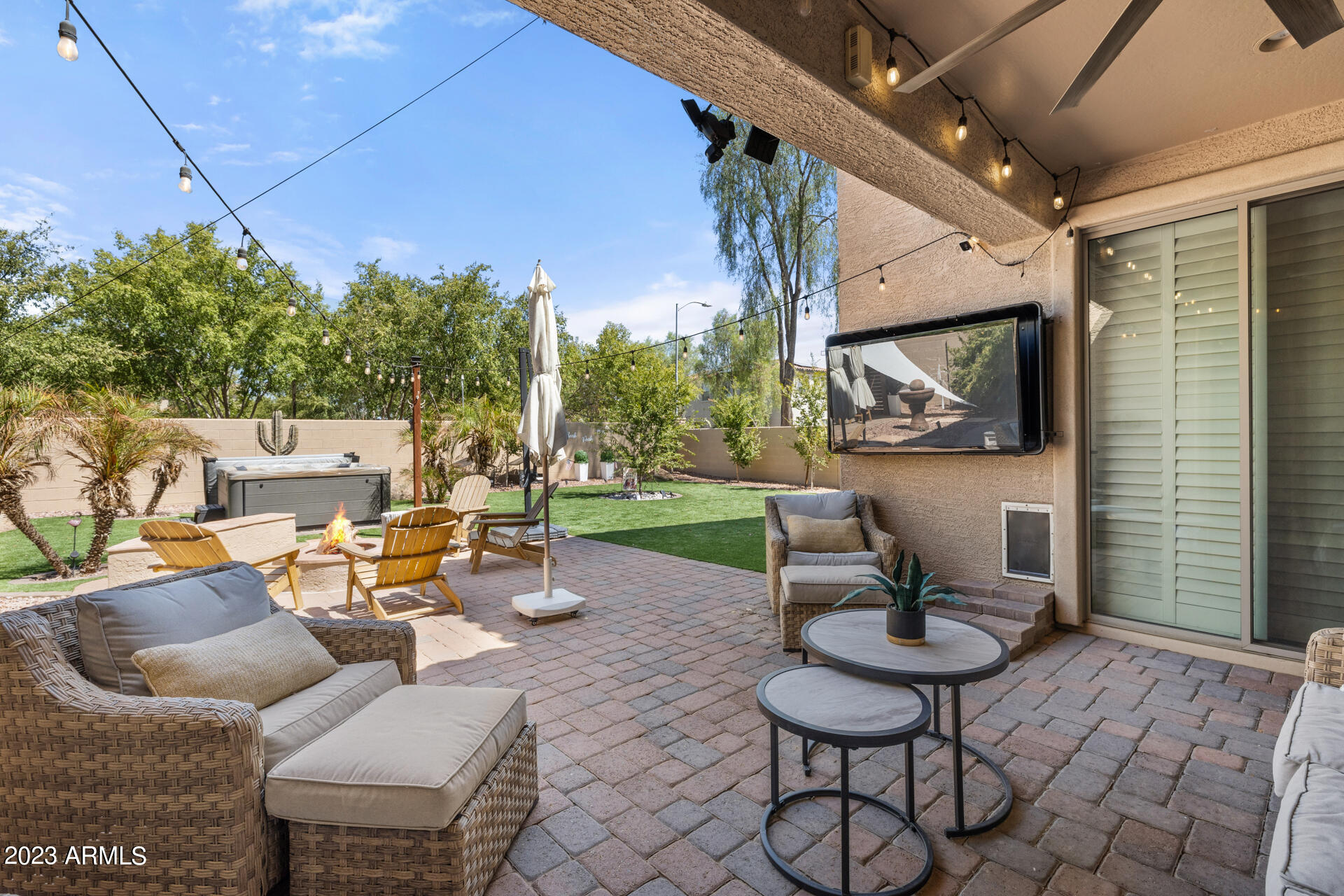 874 W WHITTEN Street