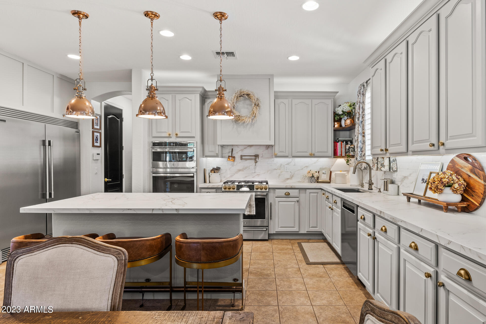 874 W WHITTEN Street