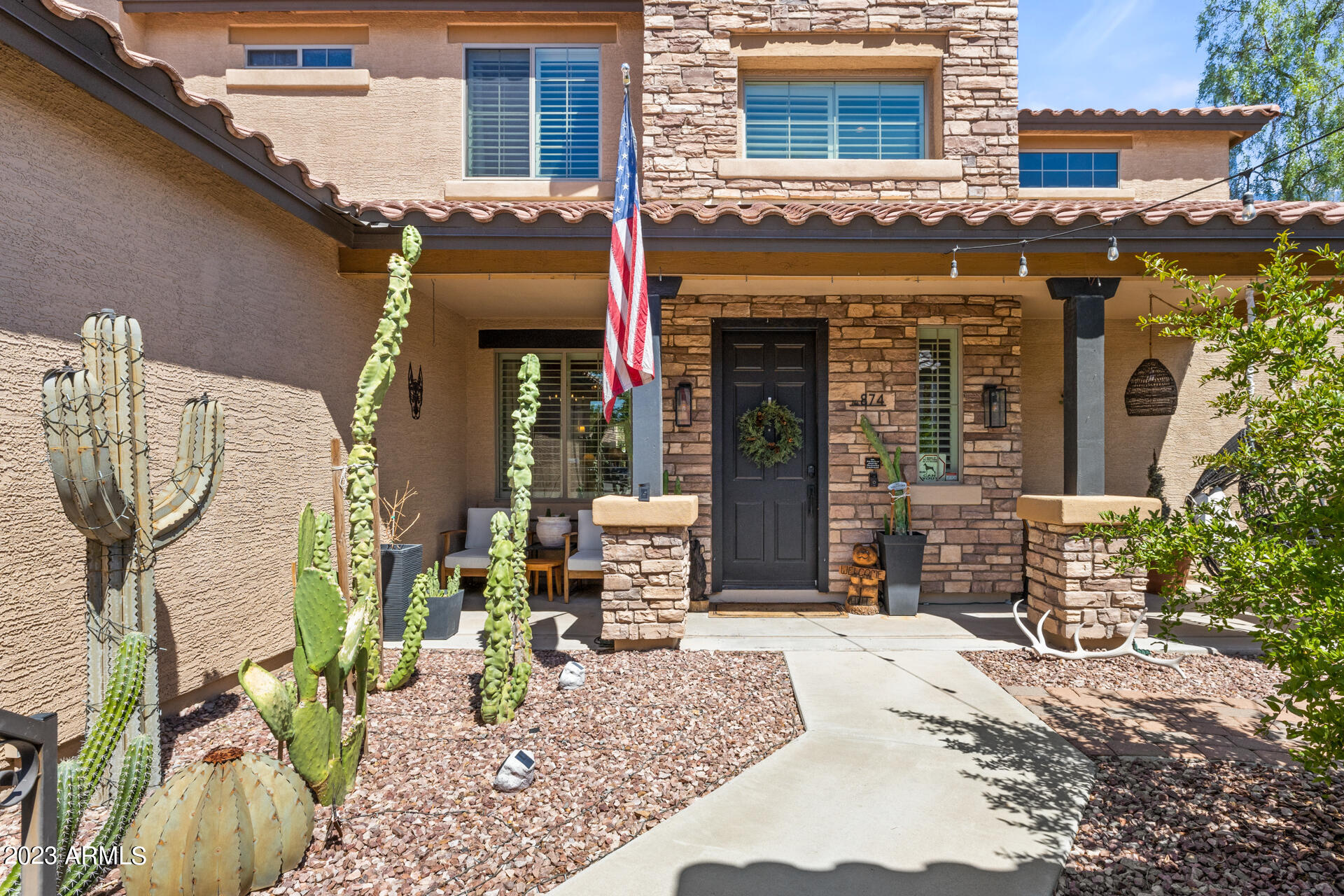 874 W WHITTEN Street