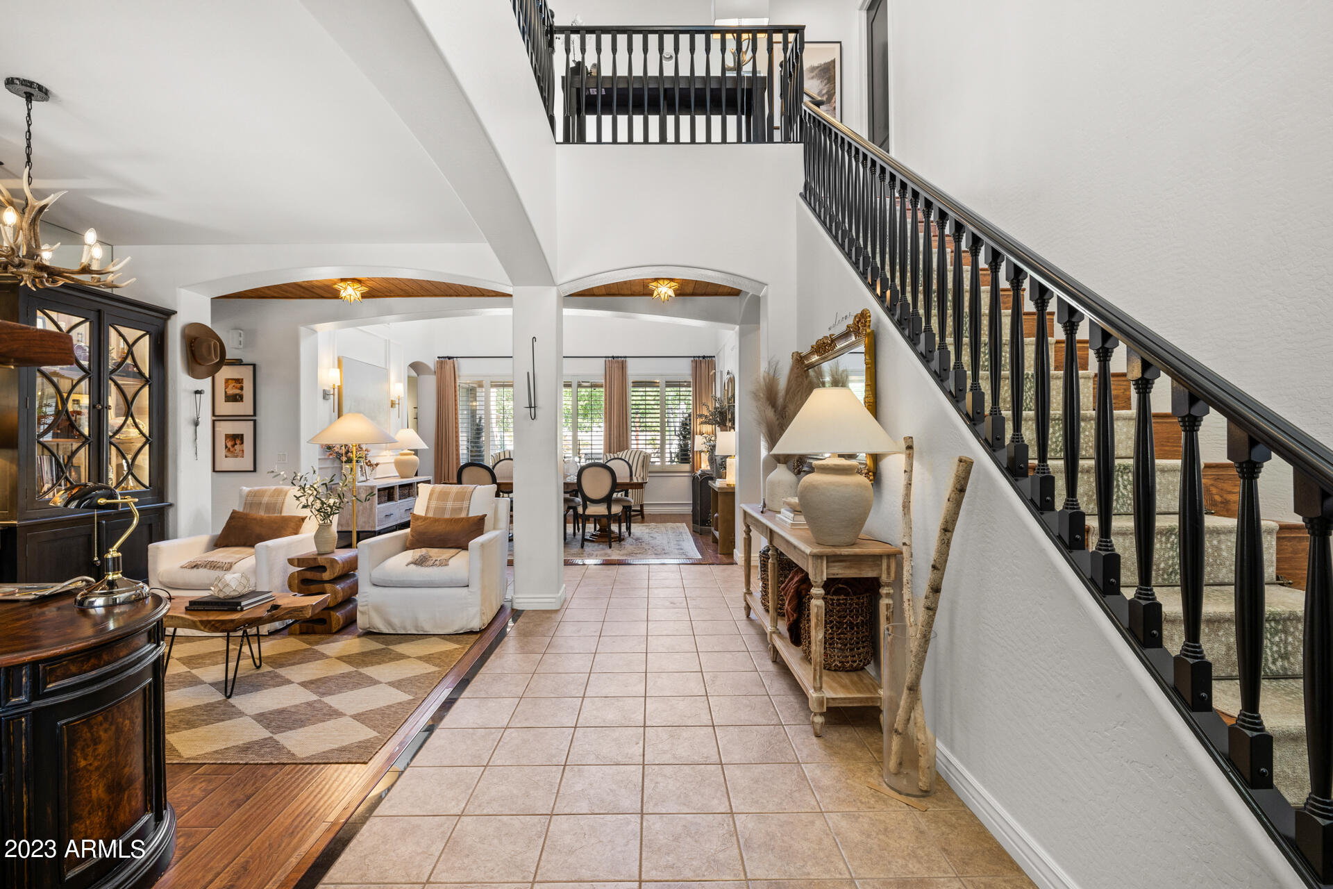 874 W WHITTEN Street