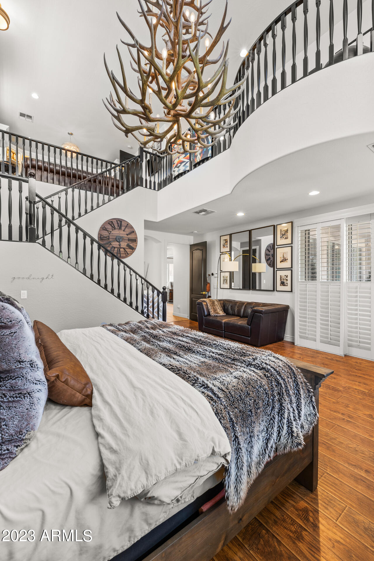 874 W WHITTEN Street