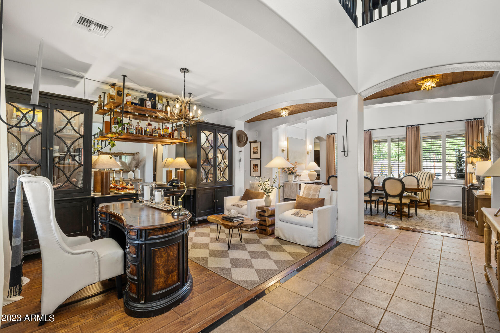 874 W WHITTEN Street