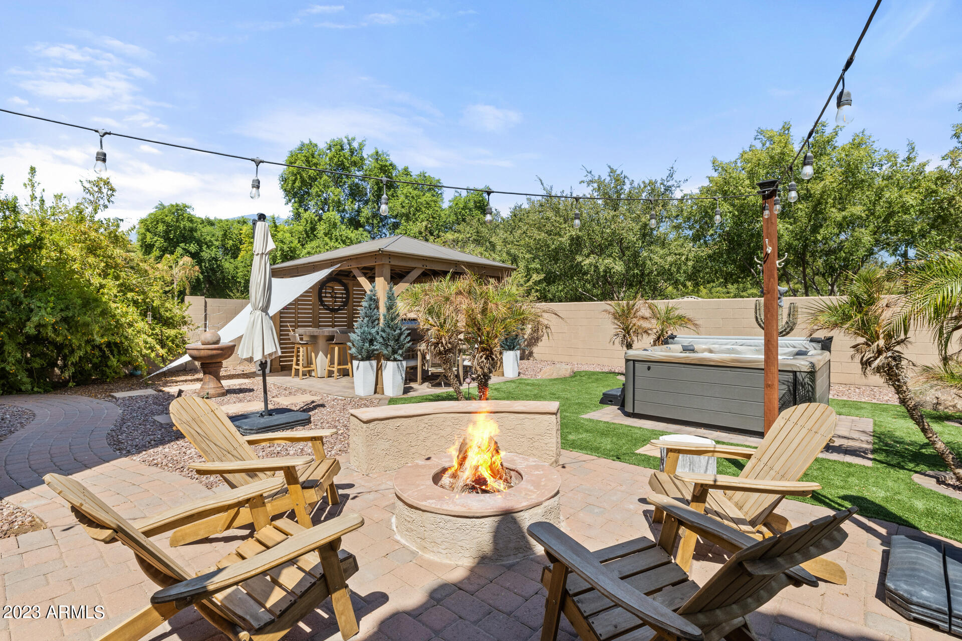 874 W WHITTEN Street