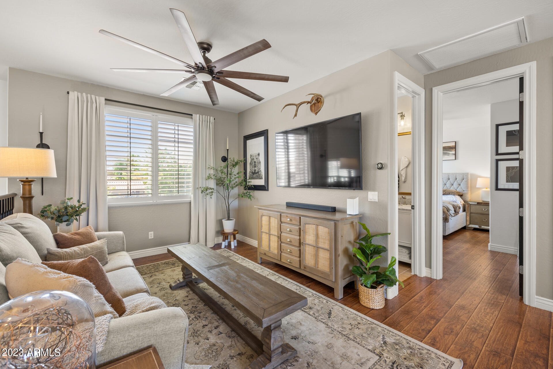 874 W WHITTEN Street