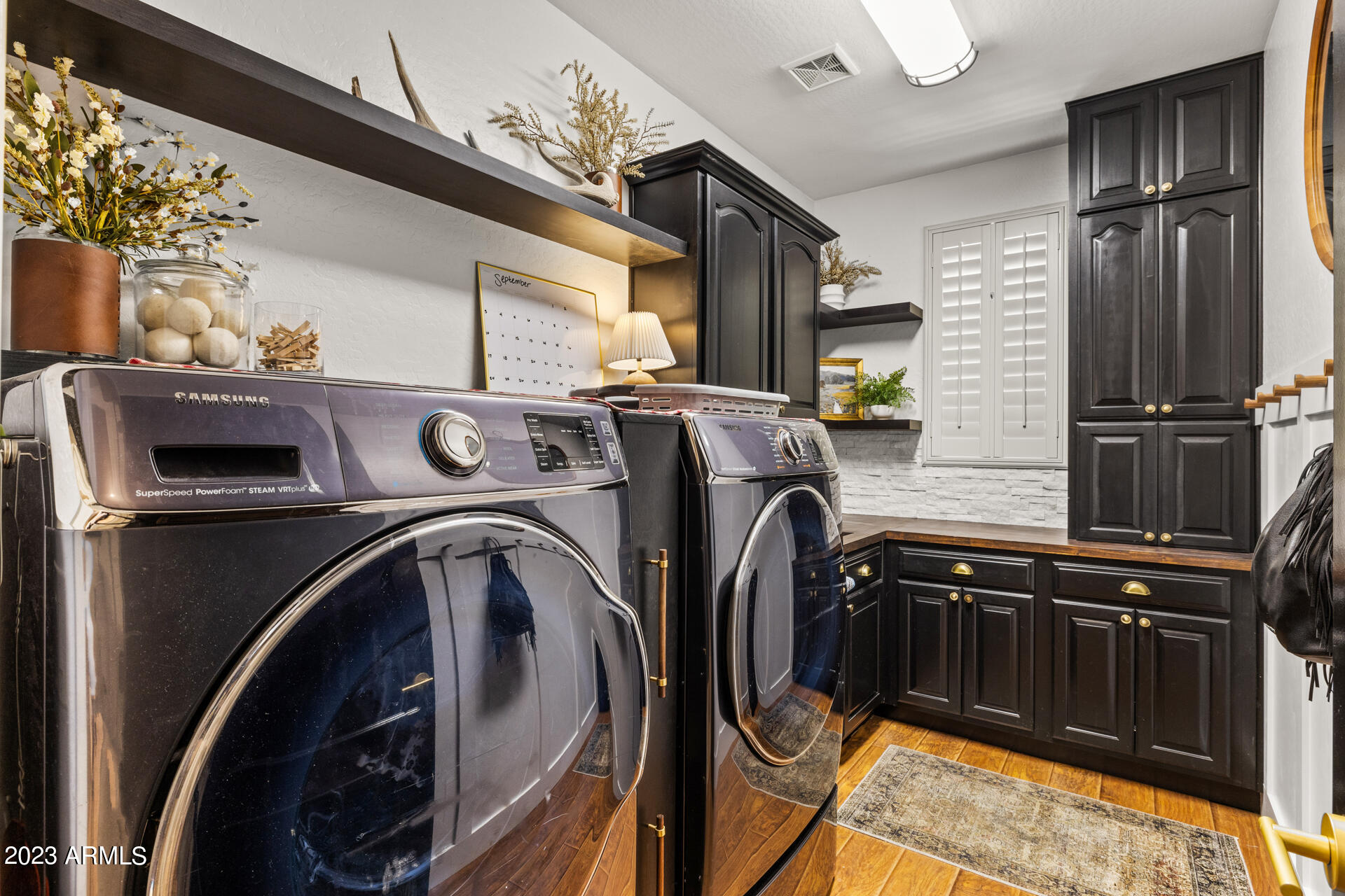 874 W WHITTEN Street