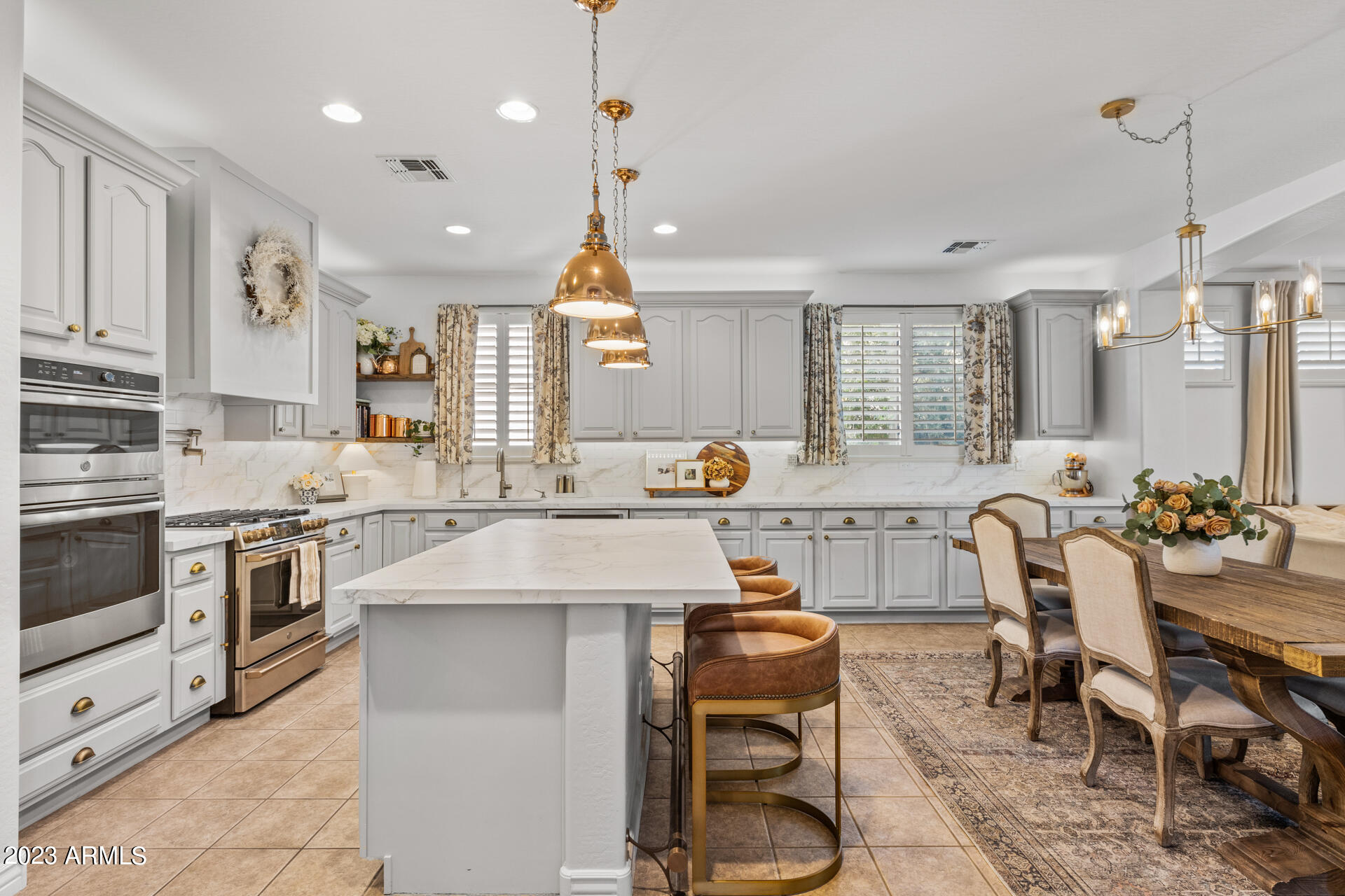 874 W WHITTEN Street