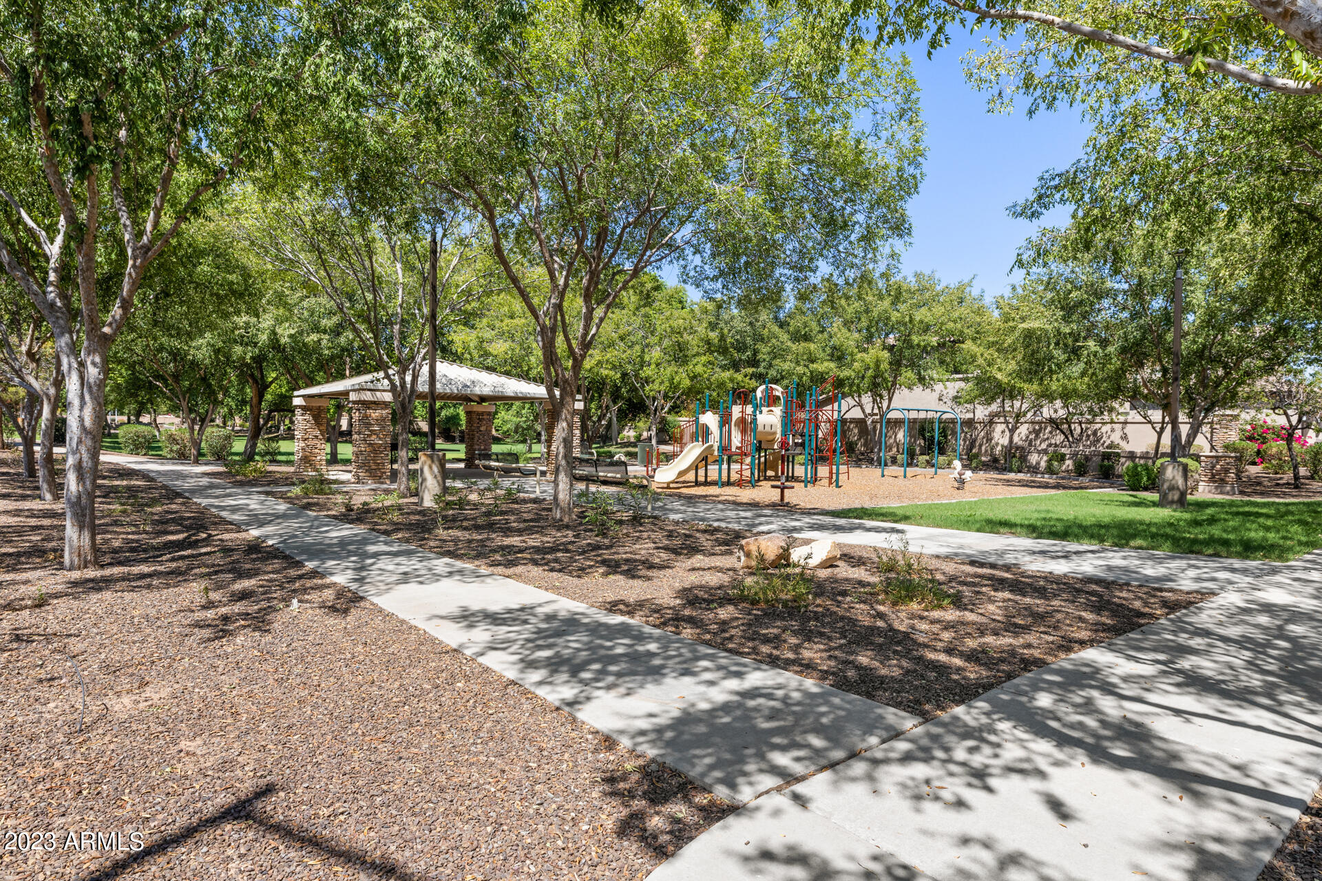 874 W WHITTEN Street