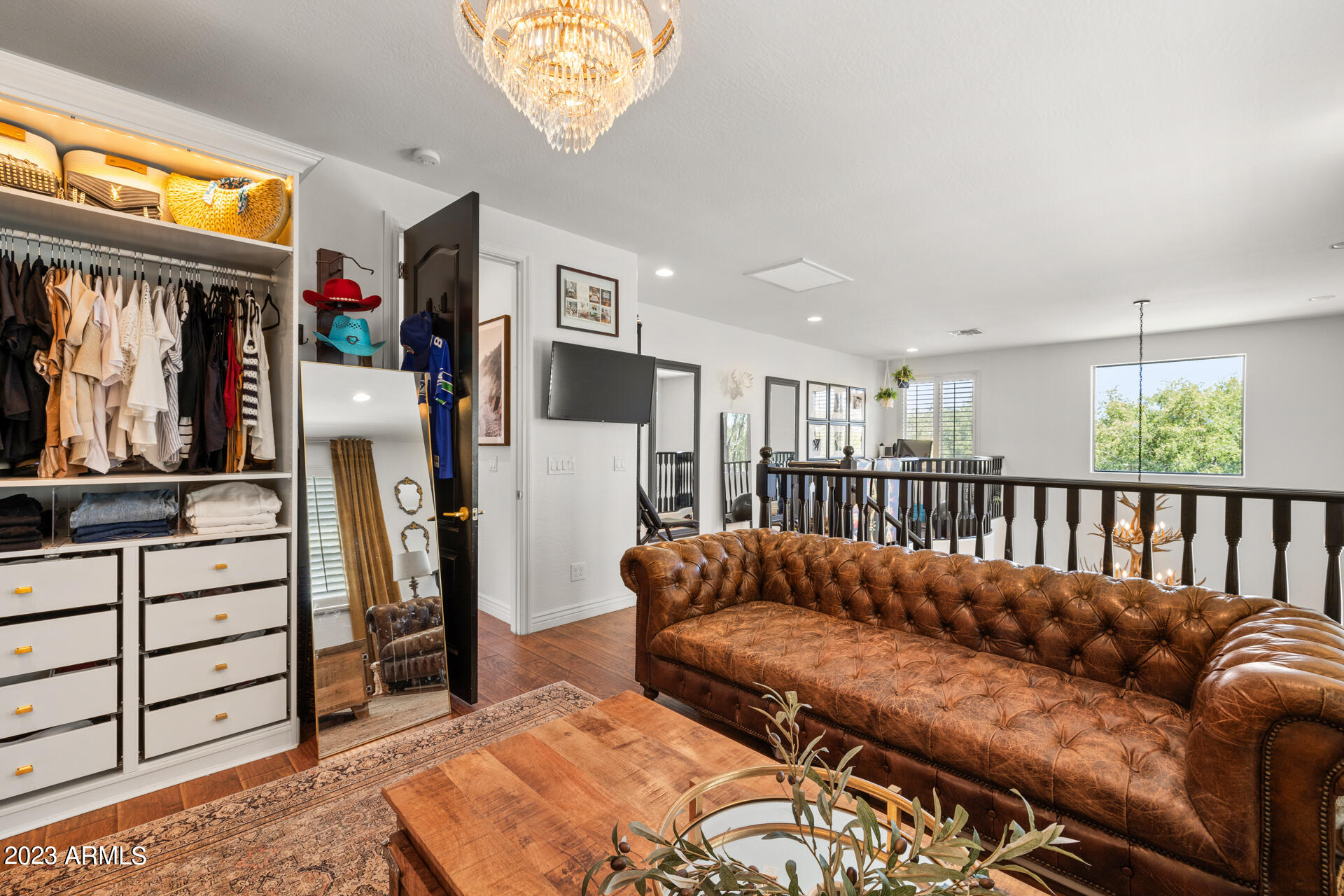 874 W WHITTEN Street