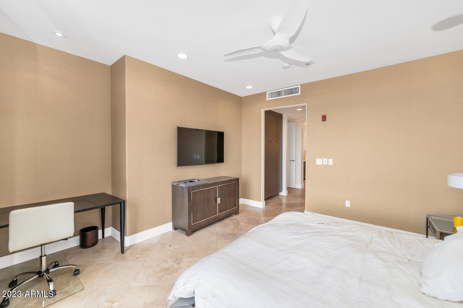 3801 N GOLDWATER Boulevard Unit: 403