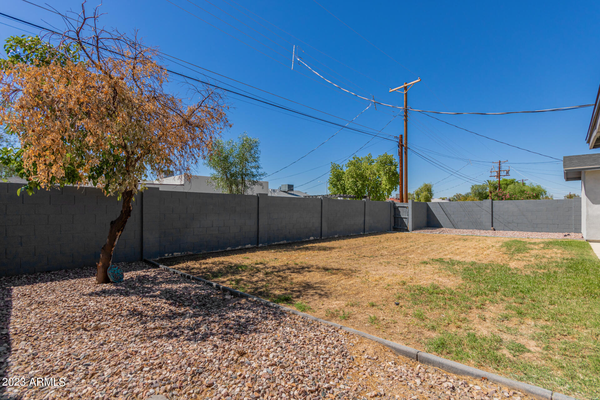8101 E INDIANOLA Avenue