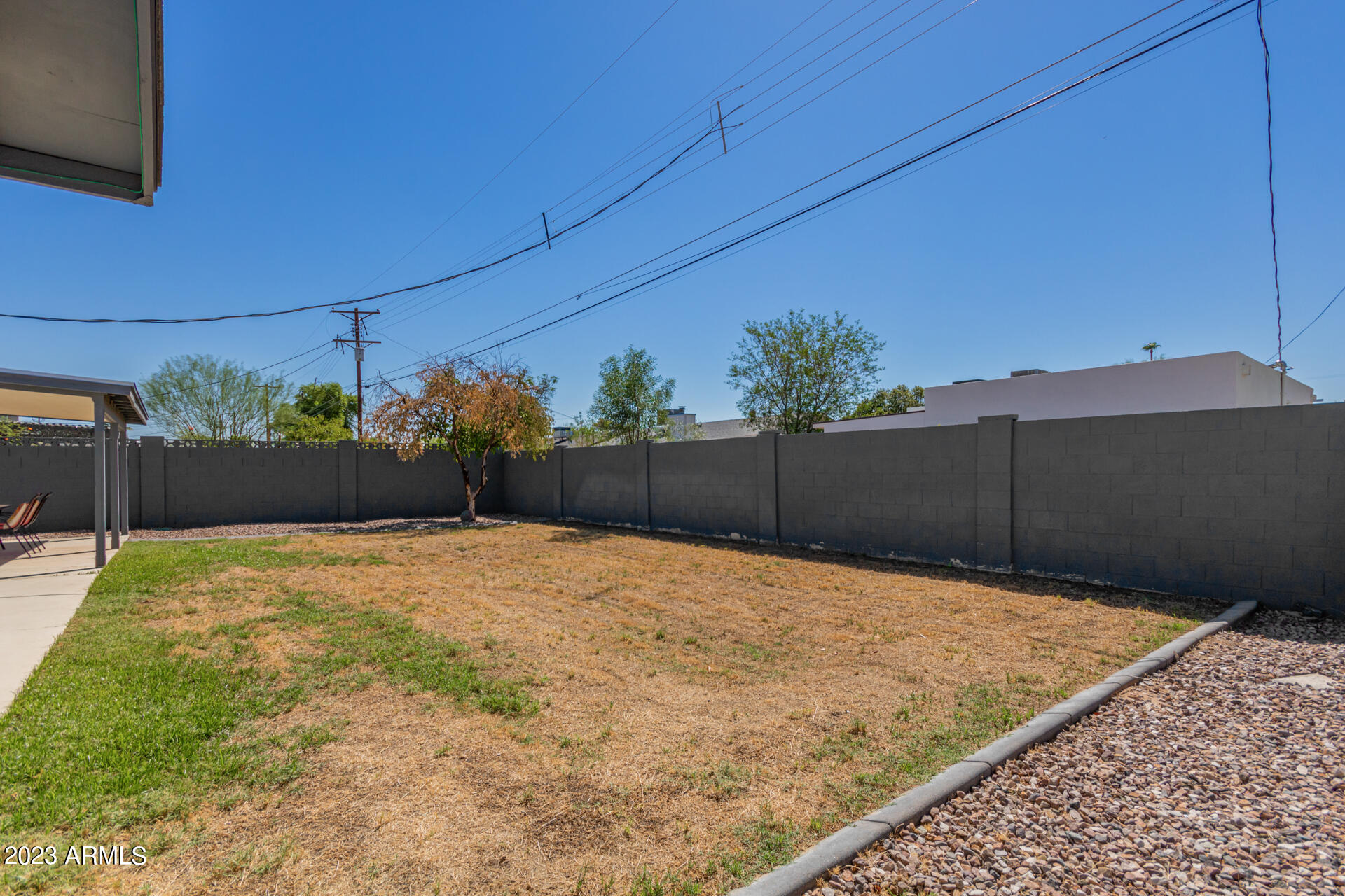 8101 E INDIANOLA Avenue