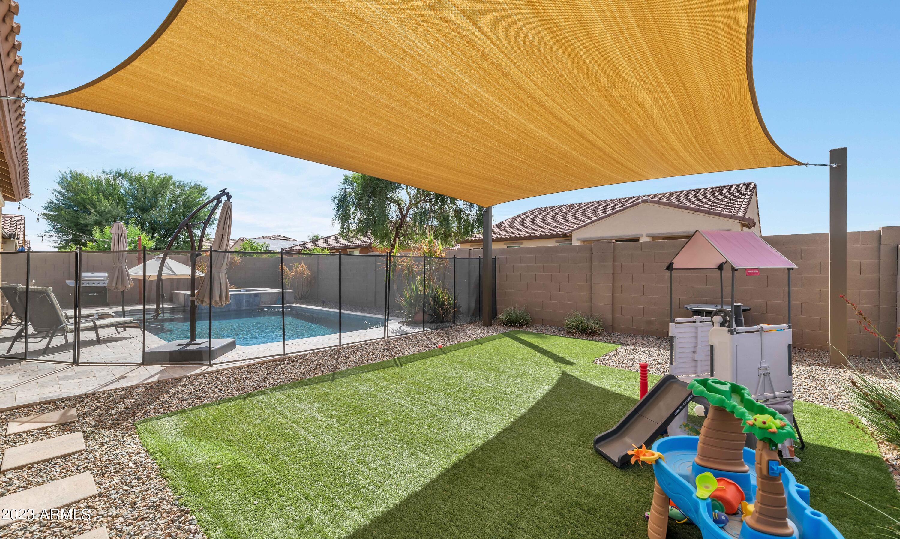 1533 E CIELO AZUL Way