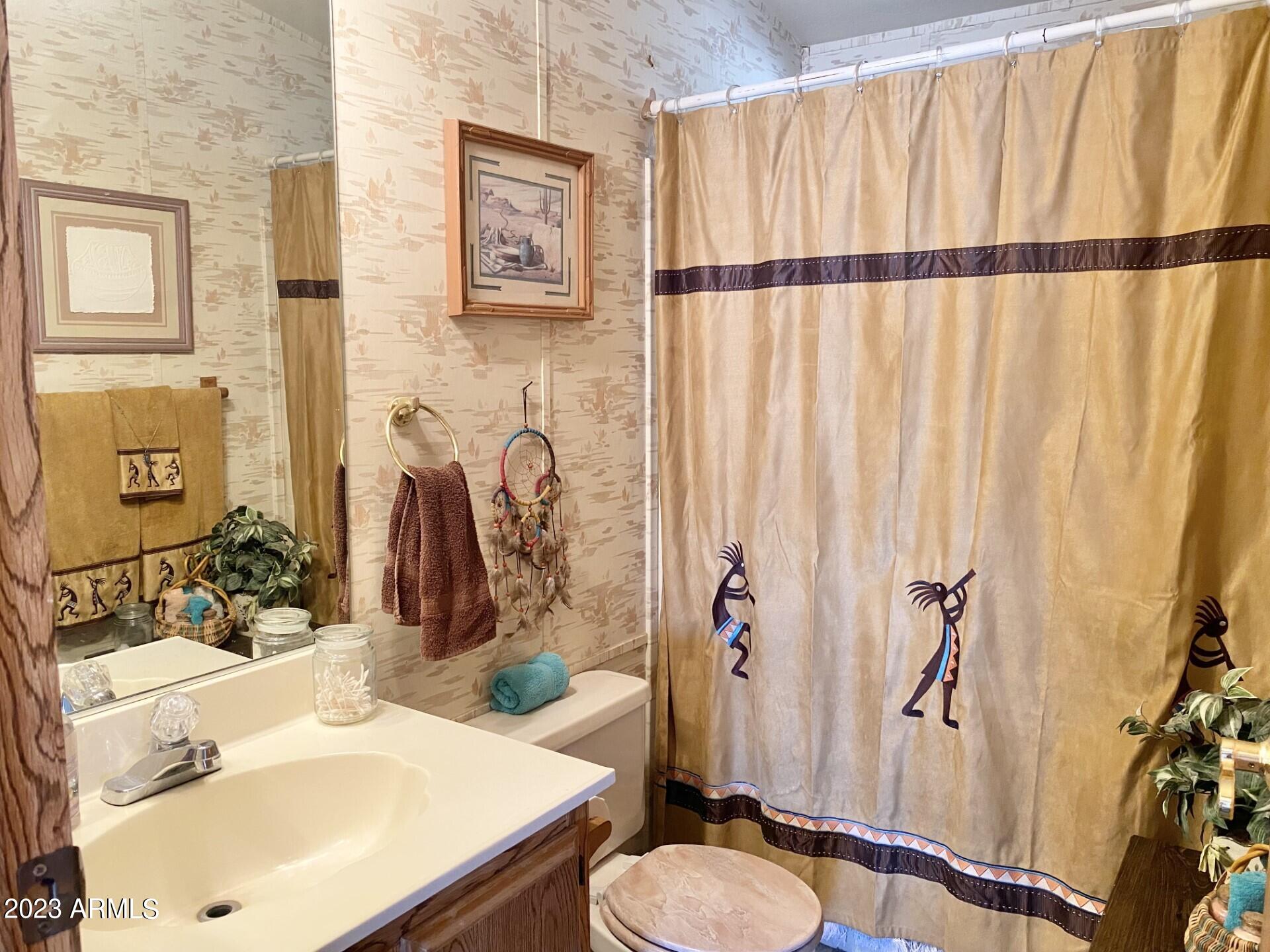 5831 E Leonora Street