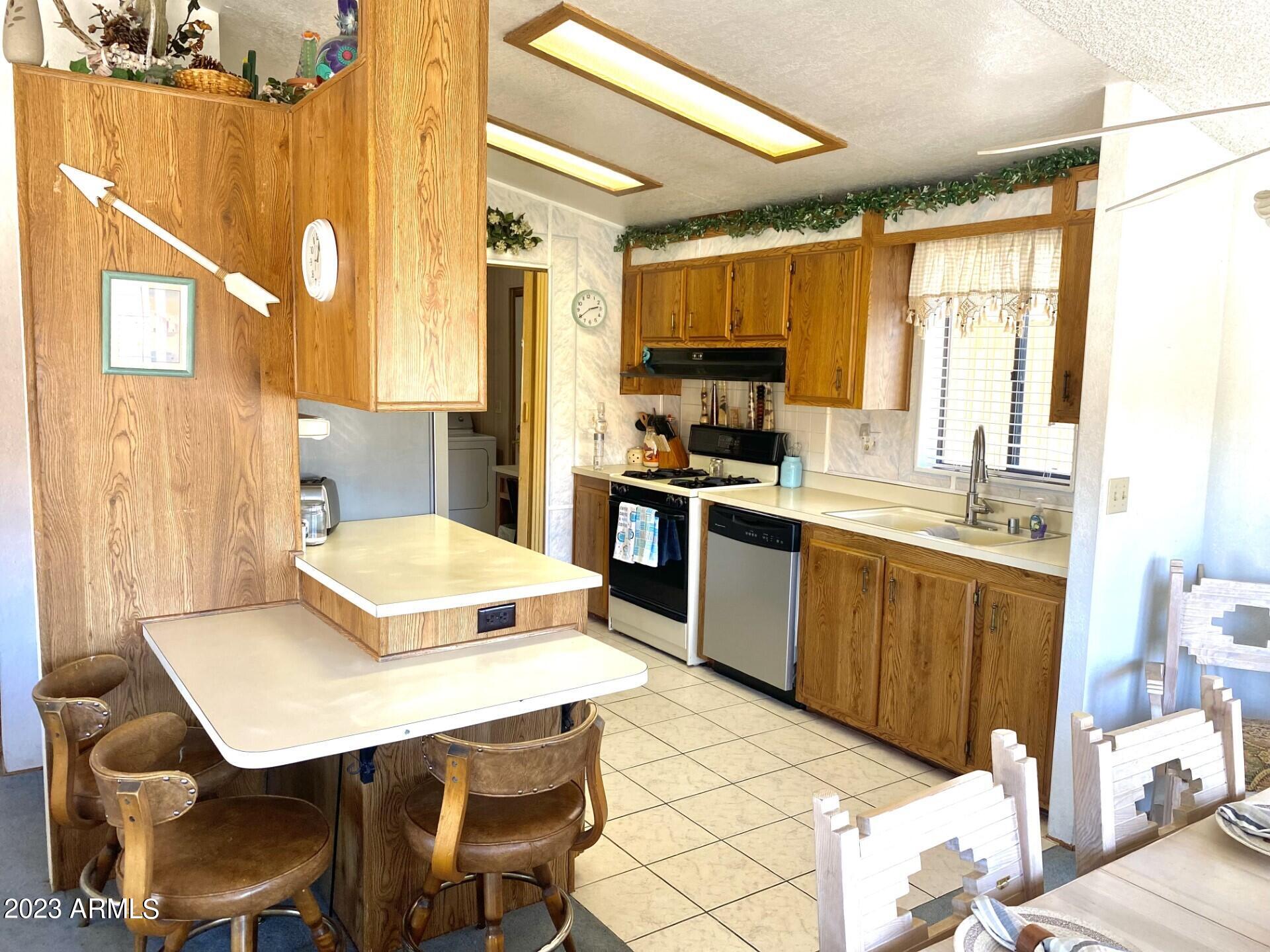 5831 E Leonora Street