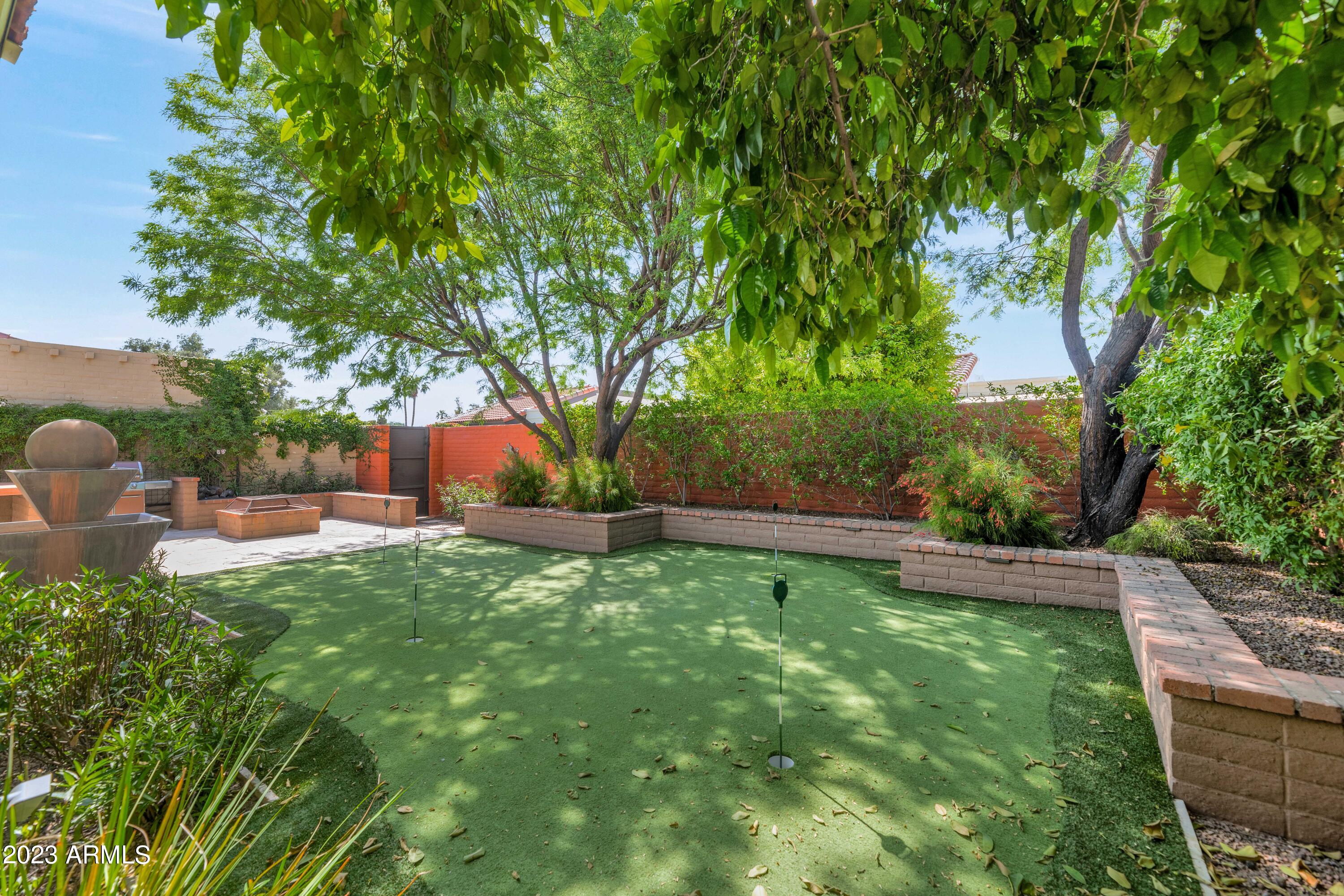 7327 E TUCKEY Lane