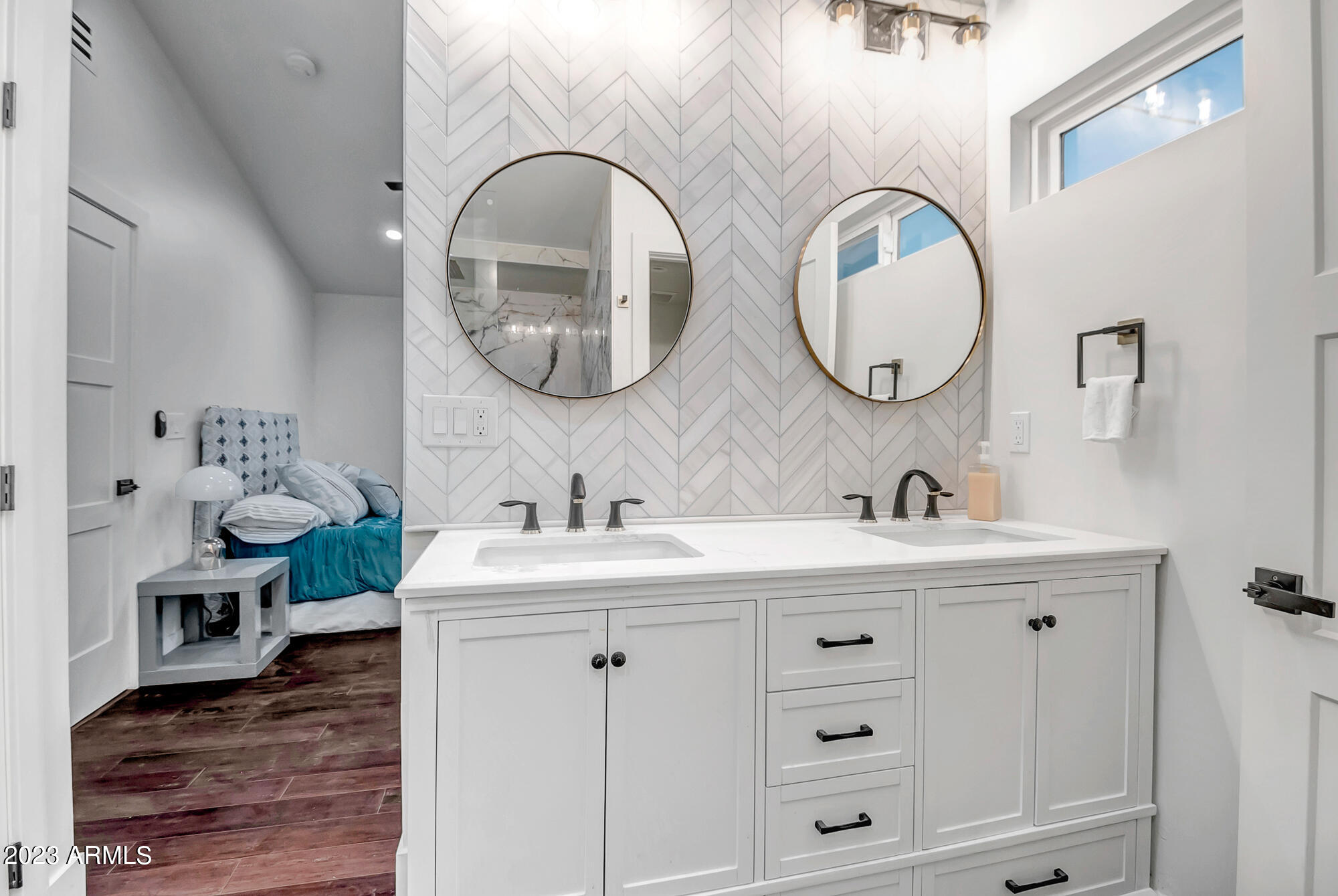 1024 E TAYLOR Street