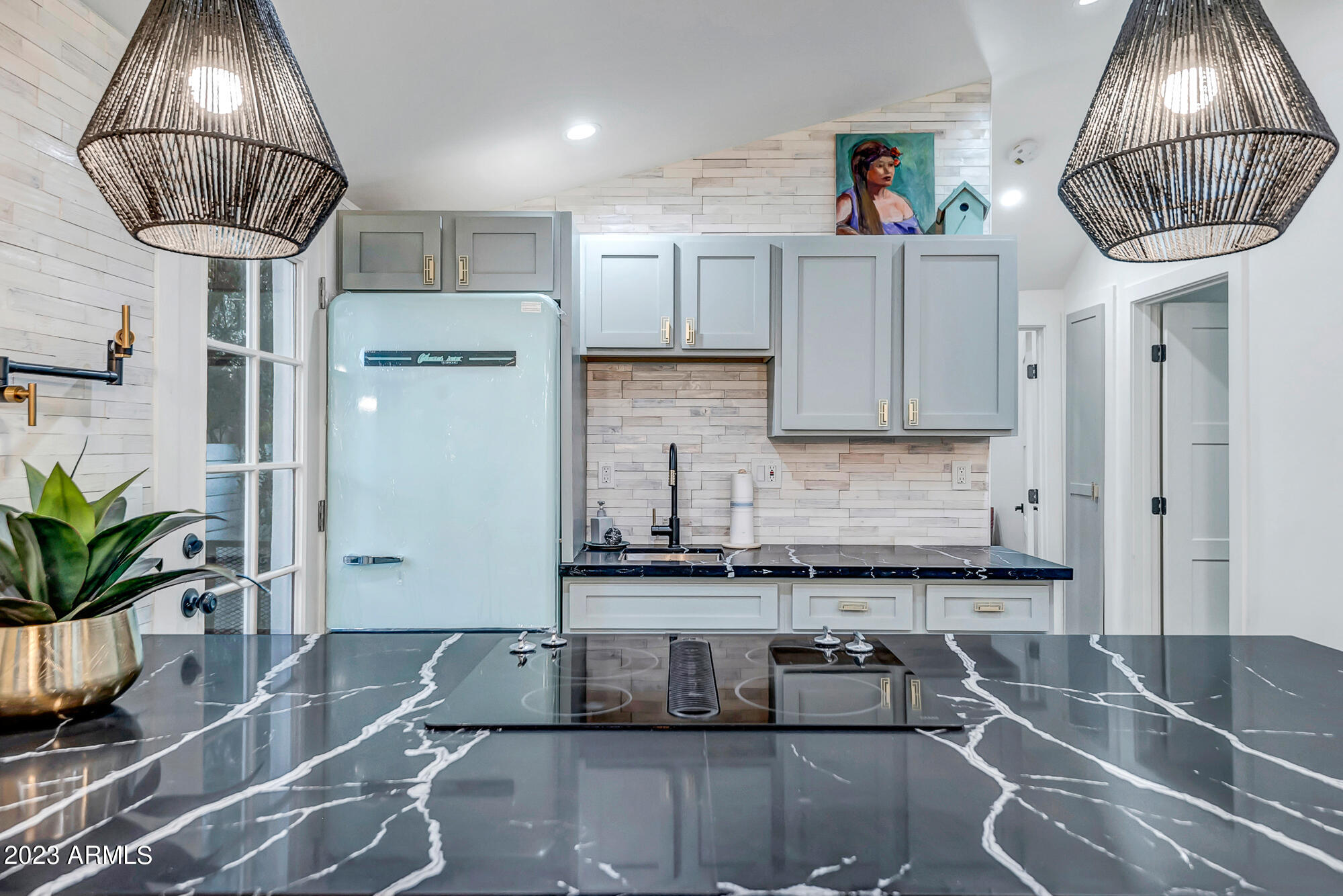 1024 E TAYLOR Street