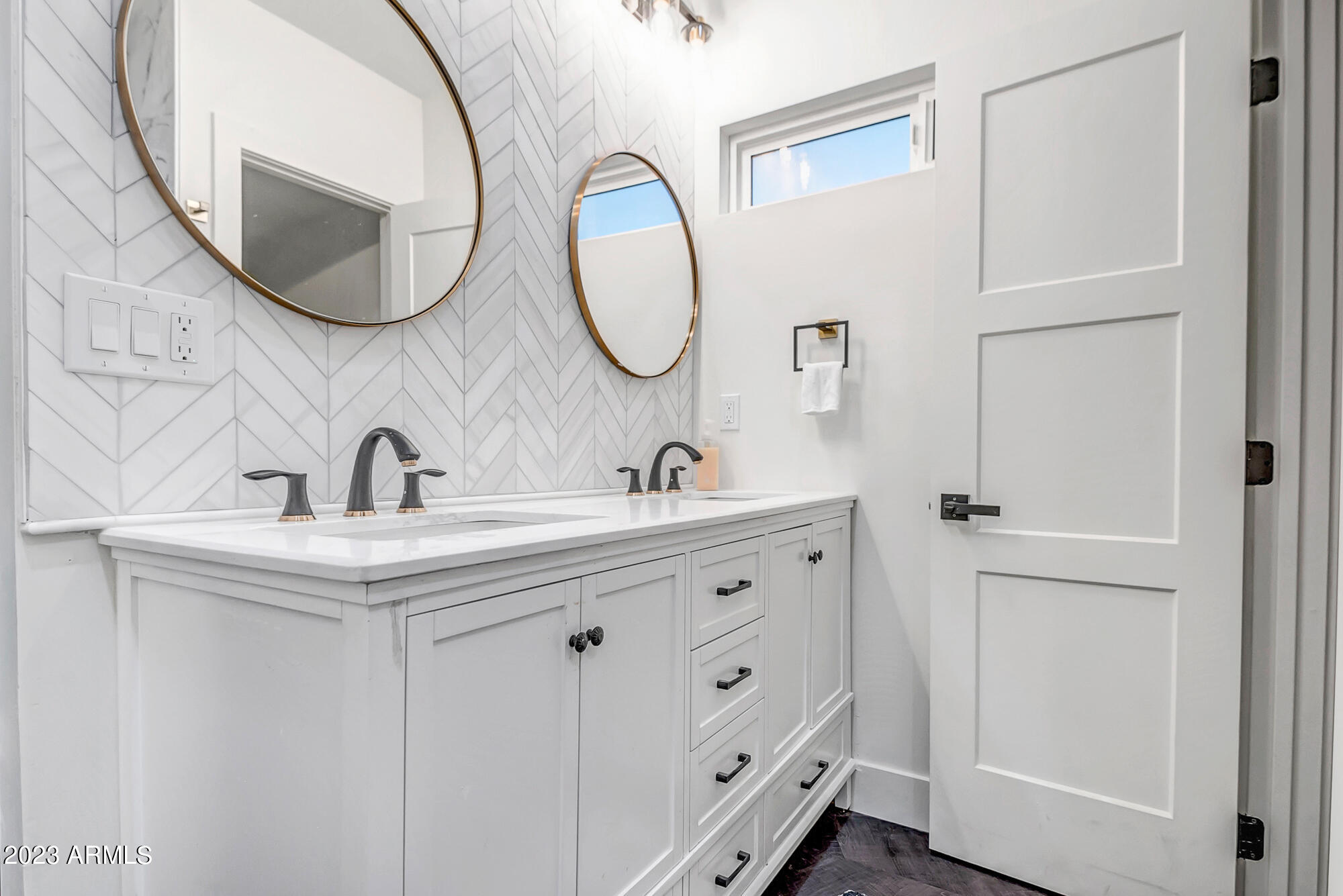 1024 E TAYLOR Street