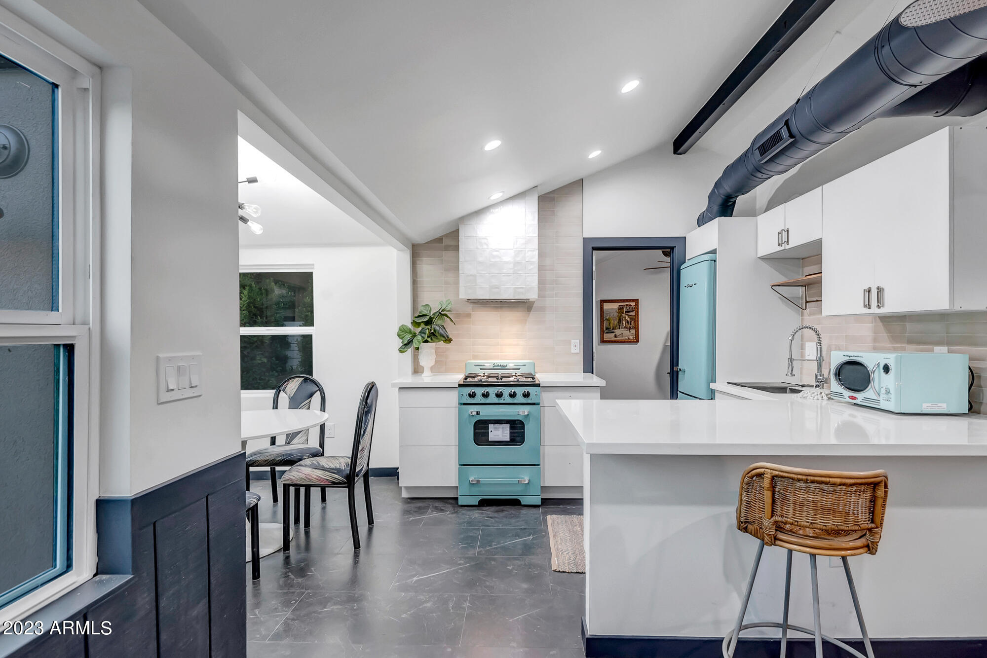 1024 E TAYLOR Street