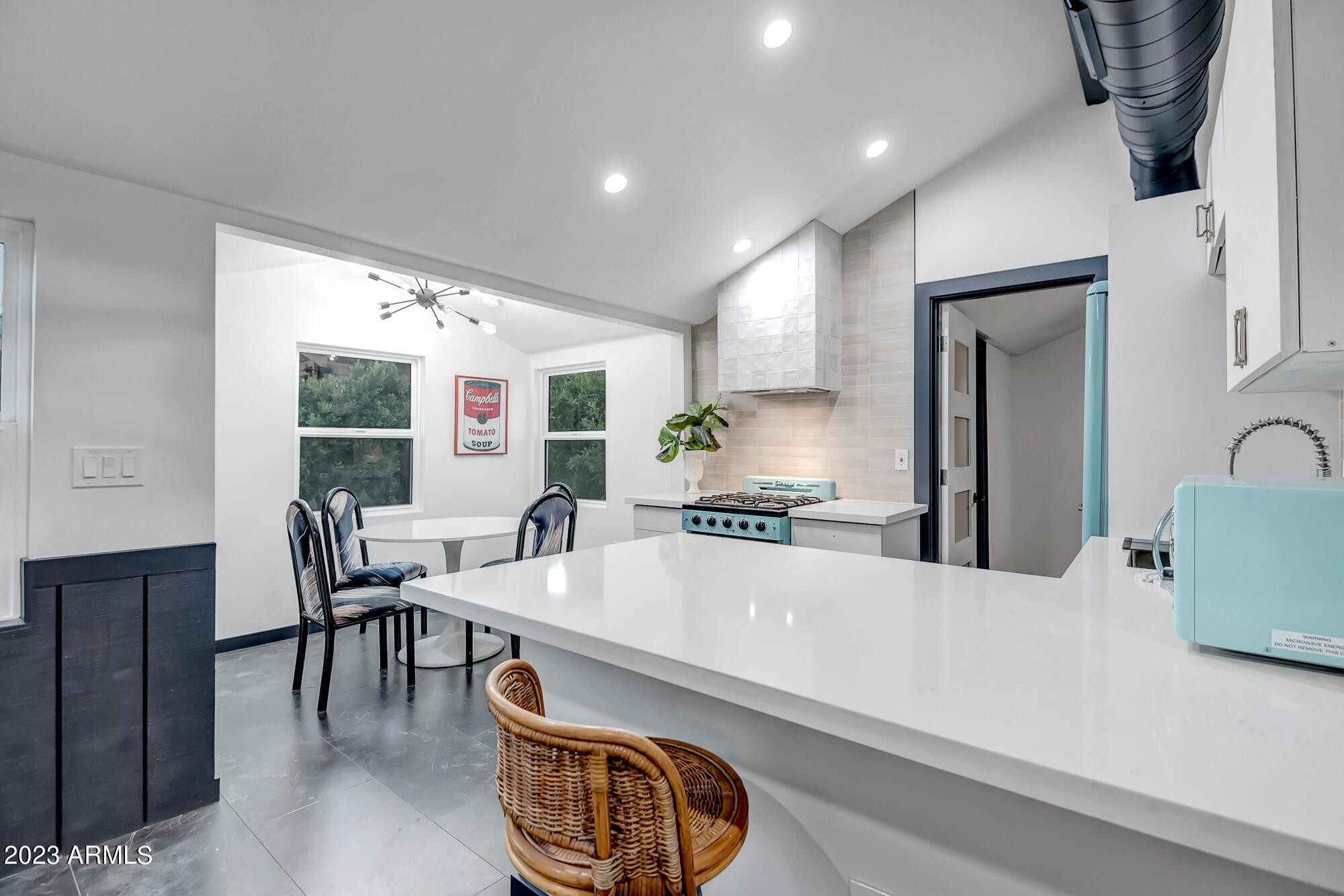 1024 E TAYLOR Street