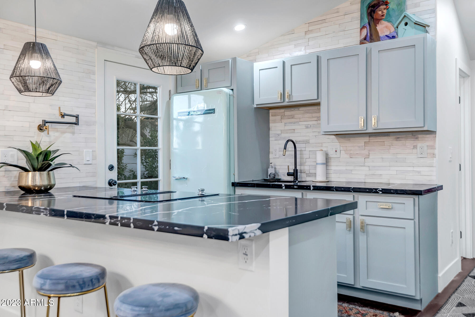 1024 E TAYLOR Street