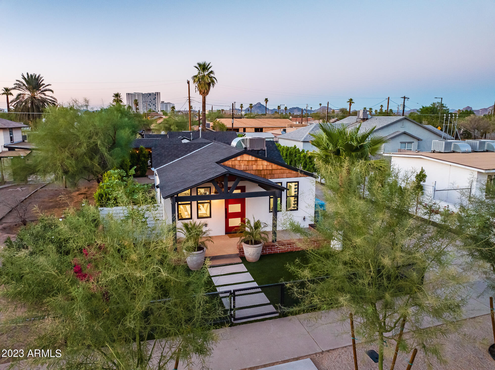 1024 E TAYLOR Street