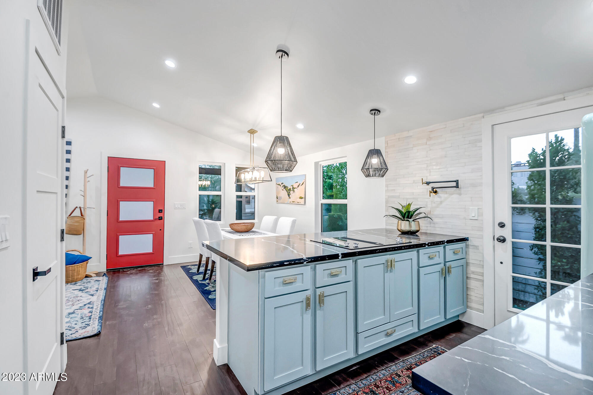 1024 E TAYLOR Street