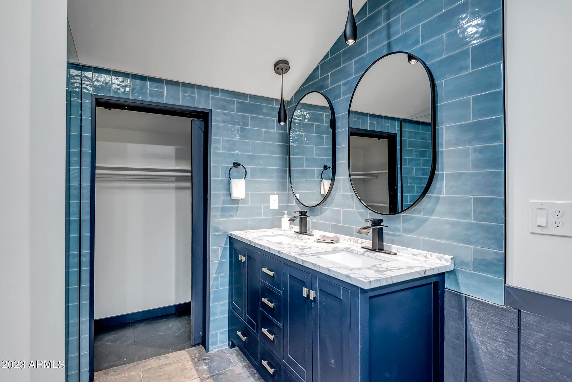 1024 E TAYLOR Street