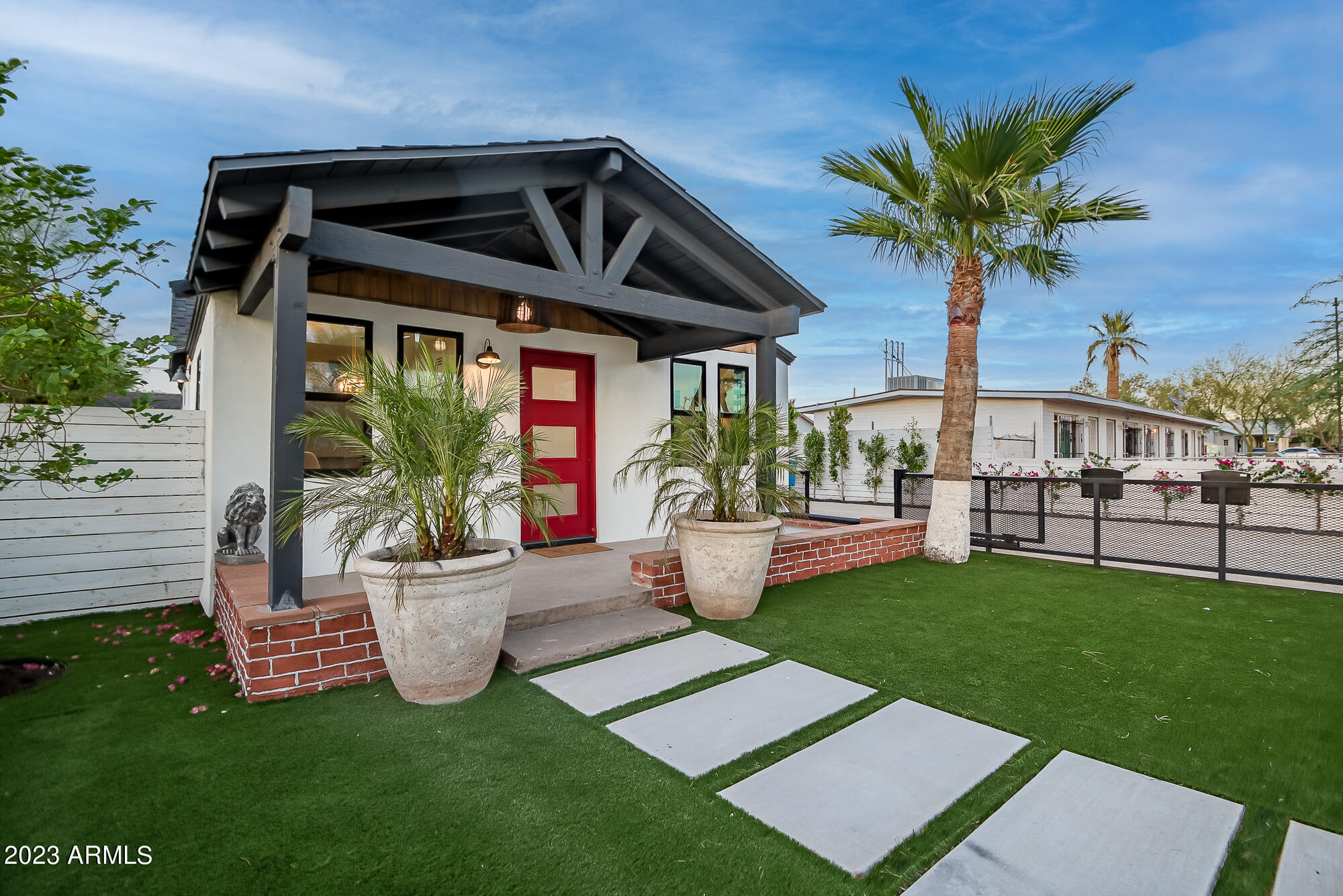 1024 E TAYLOR Street