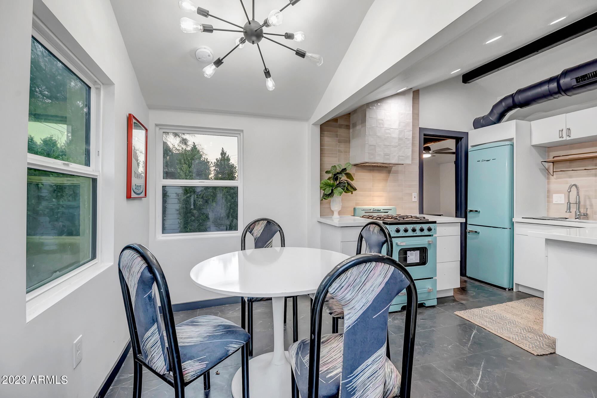 1024 E TAYLOR Street