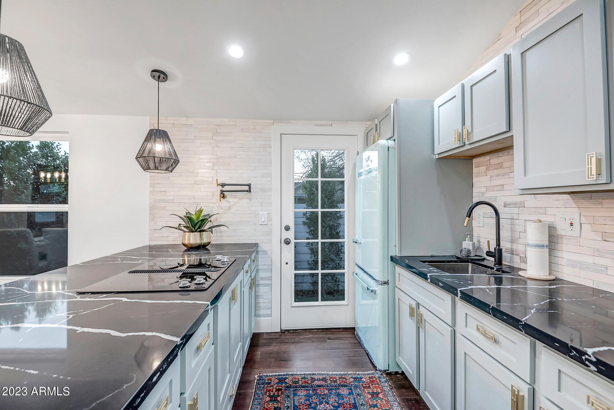 1024 E TAYLOR Street