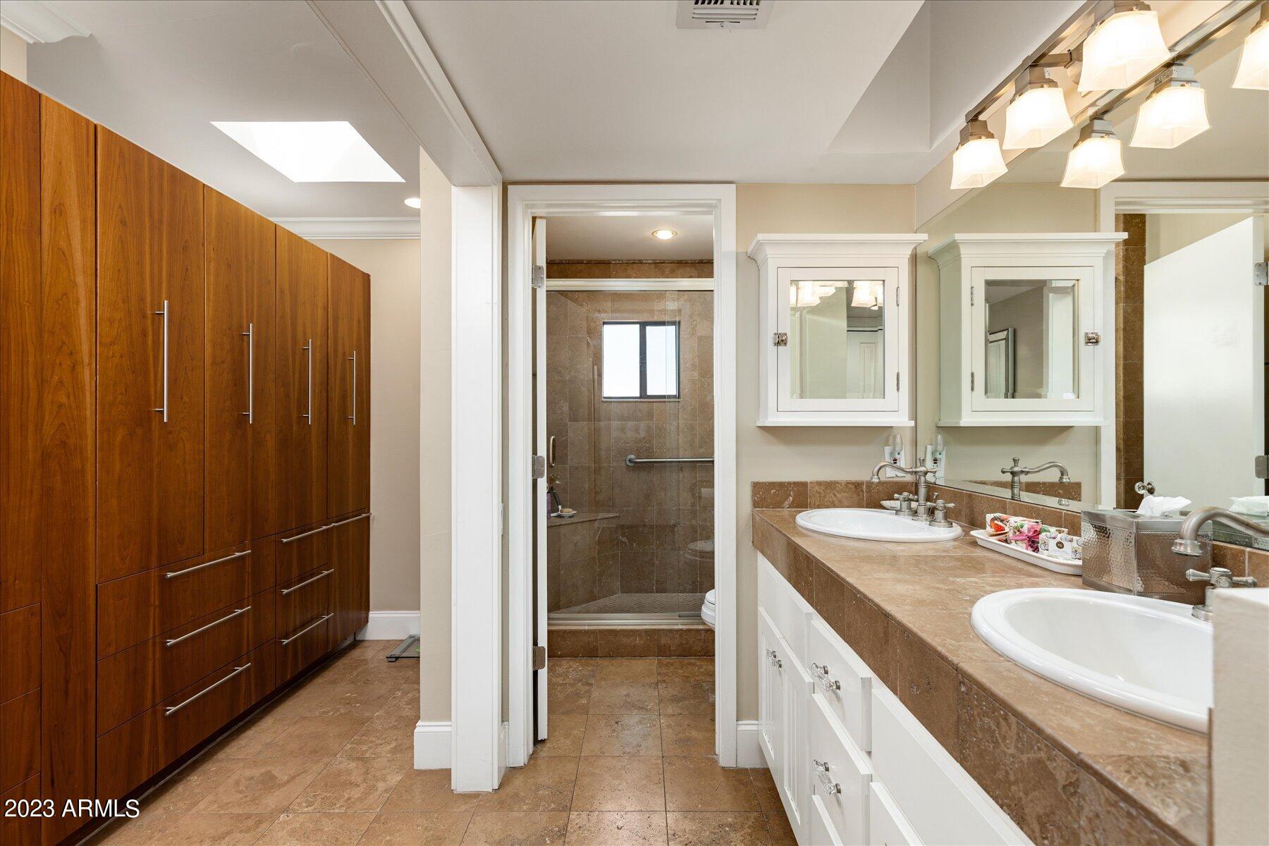 5101 N CASA BLANCA Drive Unit: 204