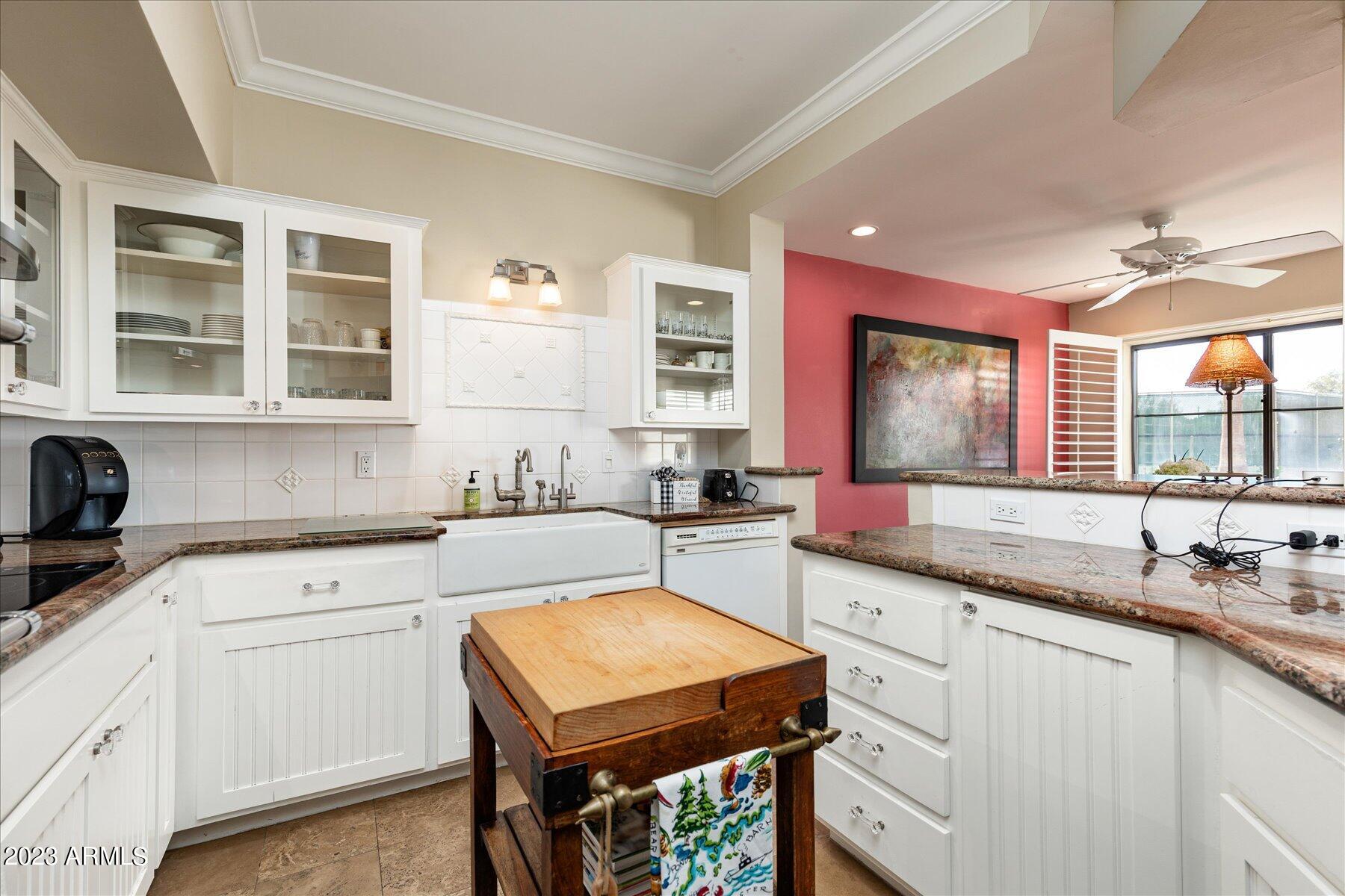 5101 N CASA BLANCA Drive Unit: 204
