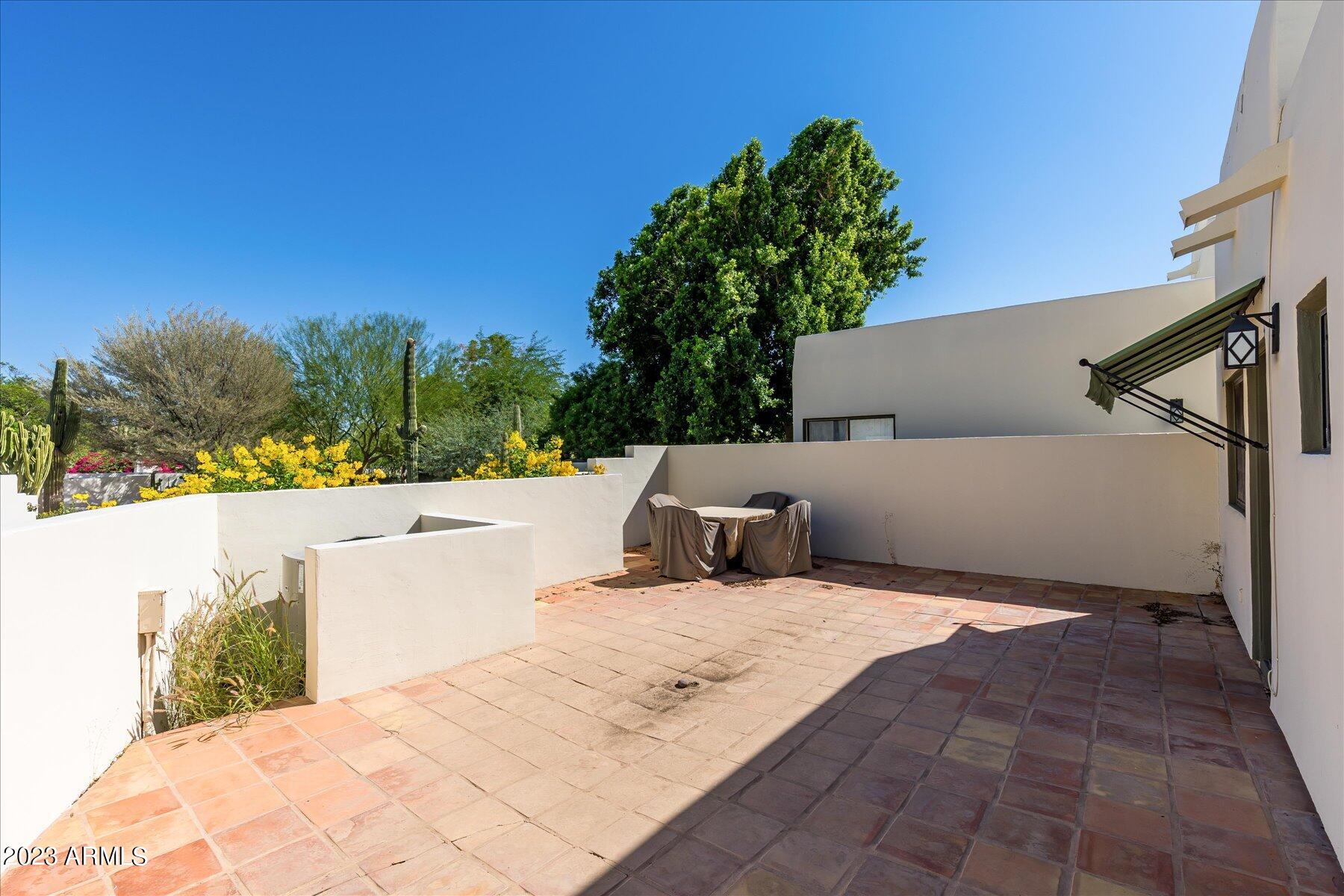 5101 N CASA BLANCA Drive Unit: 204