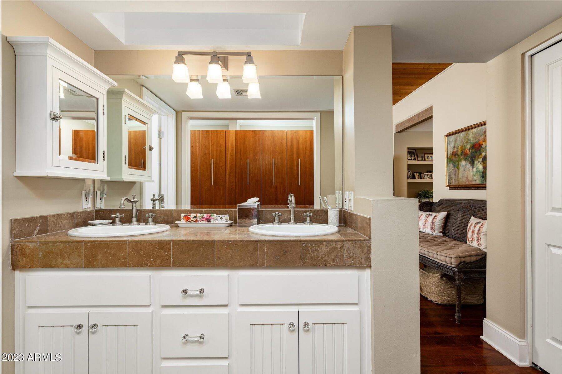 5101 N CASA BLANCA Drive Unit: 204
