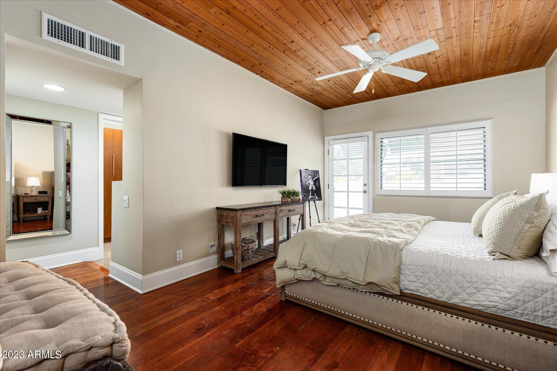 5101 N CASA BLANCA Drive Unit: 204
