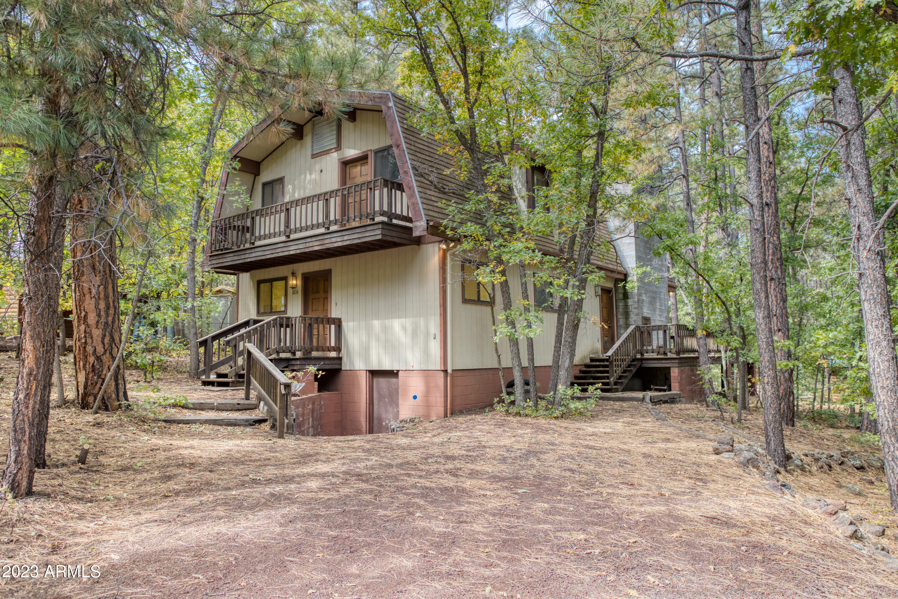 1876 E WOODCHUCK Lane