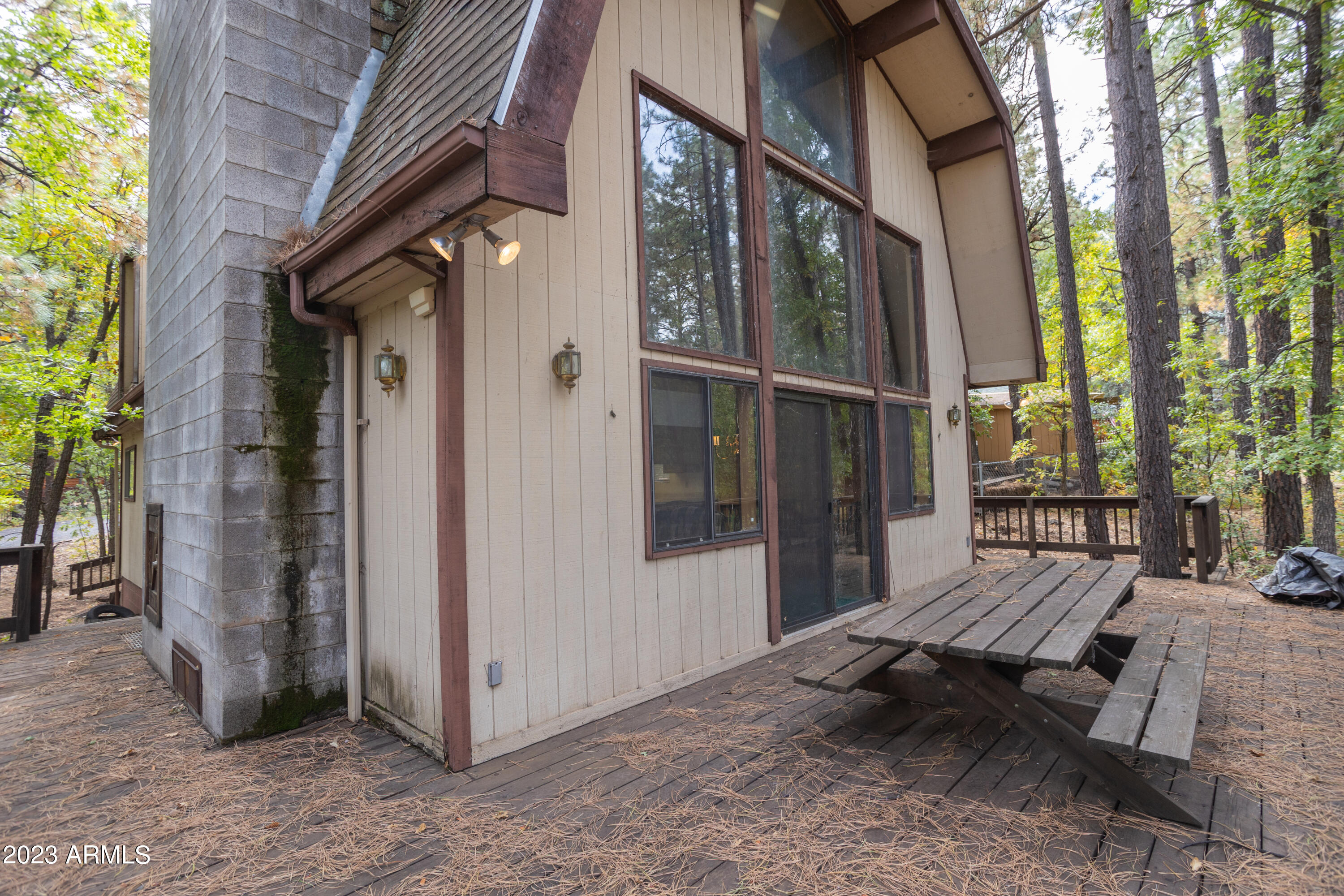 1876 E WOODCHUCK Lane