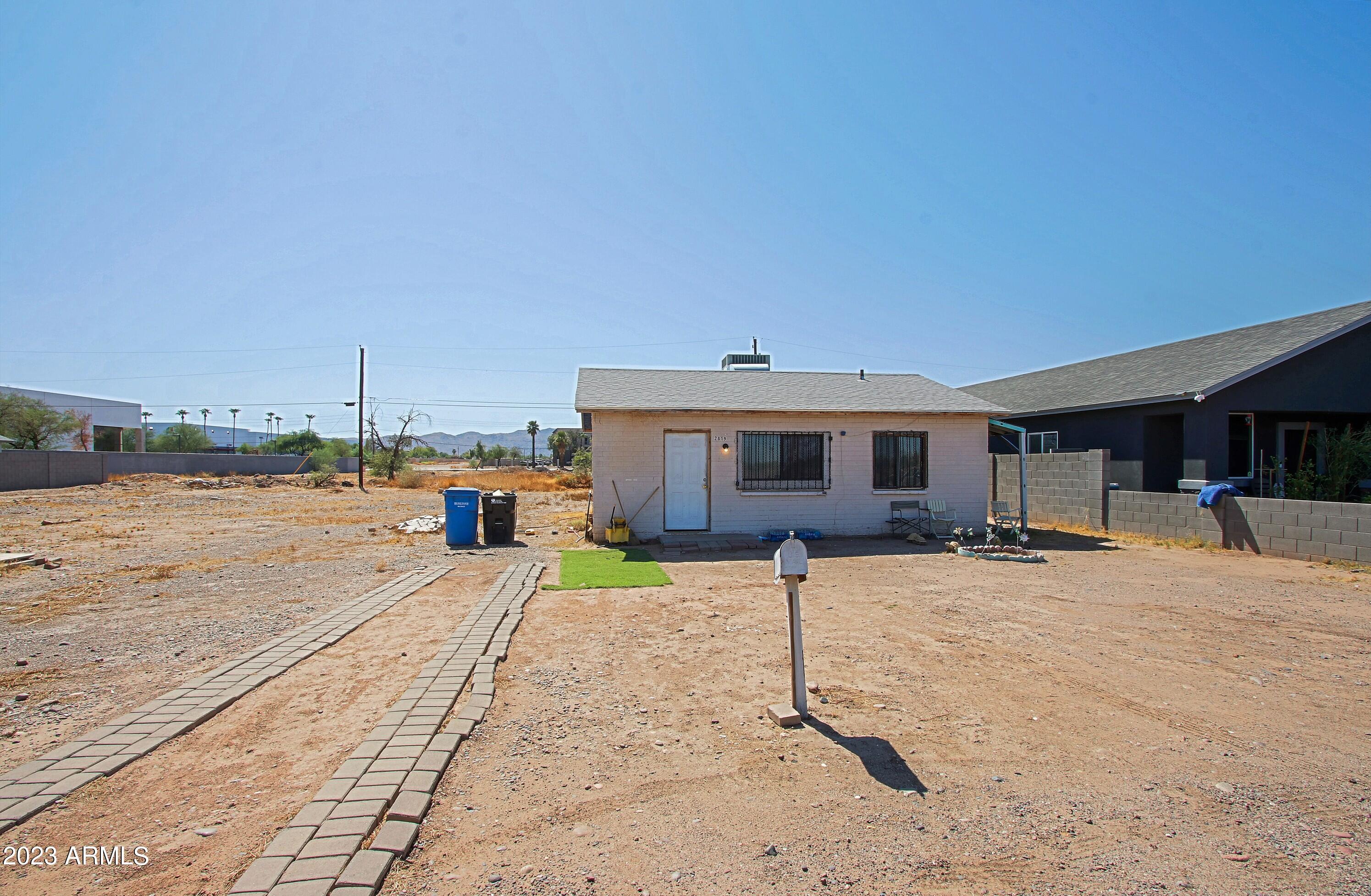 2819 E PUEBLO Avenue