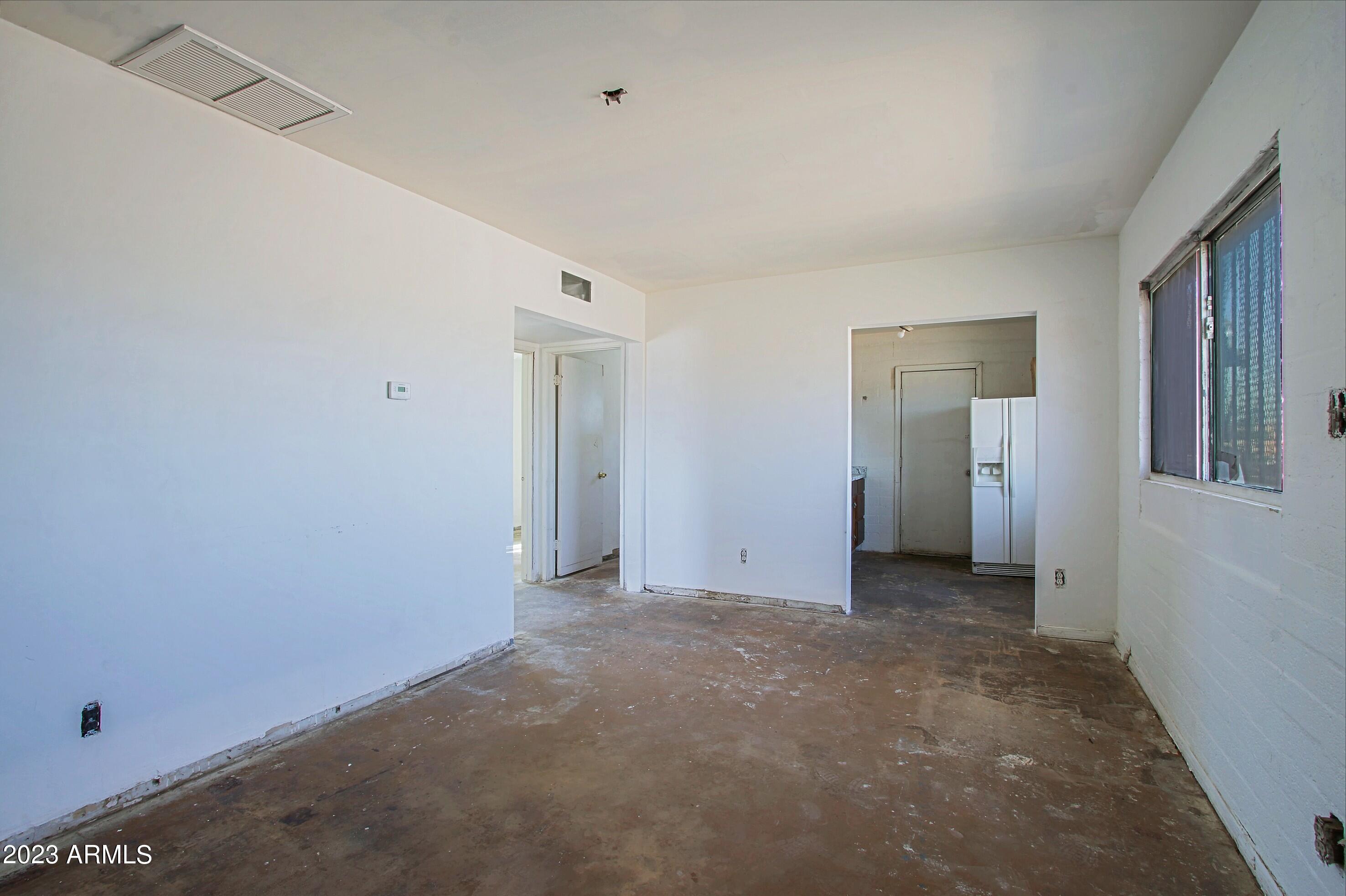 2819 E PUEBLO Avenue