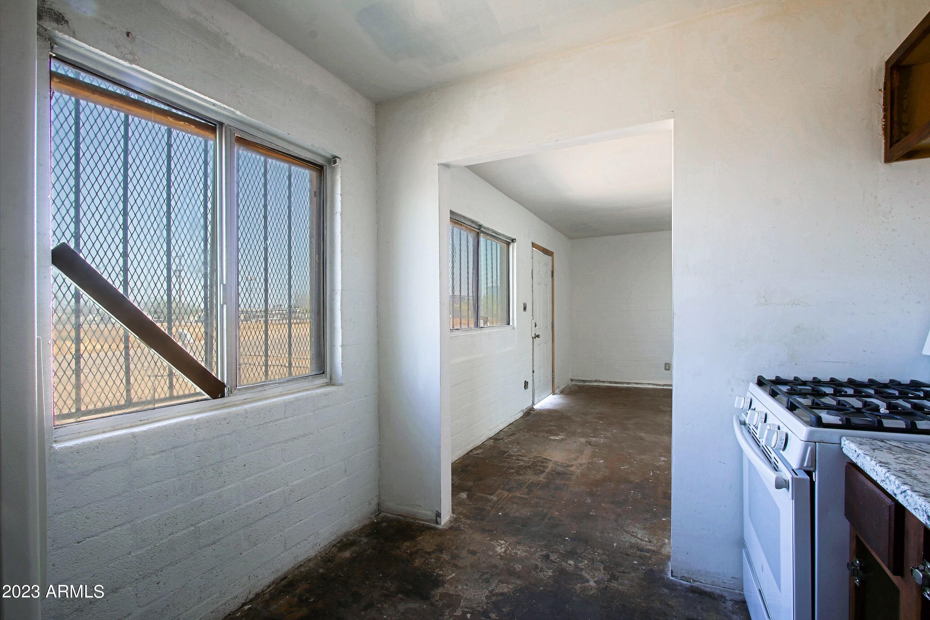 2819 E PUEBLO Avenue
