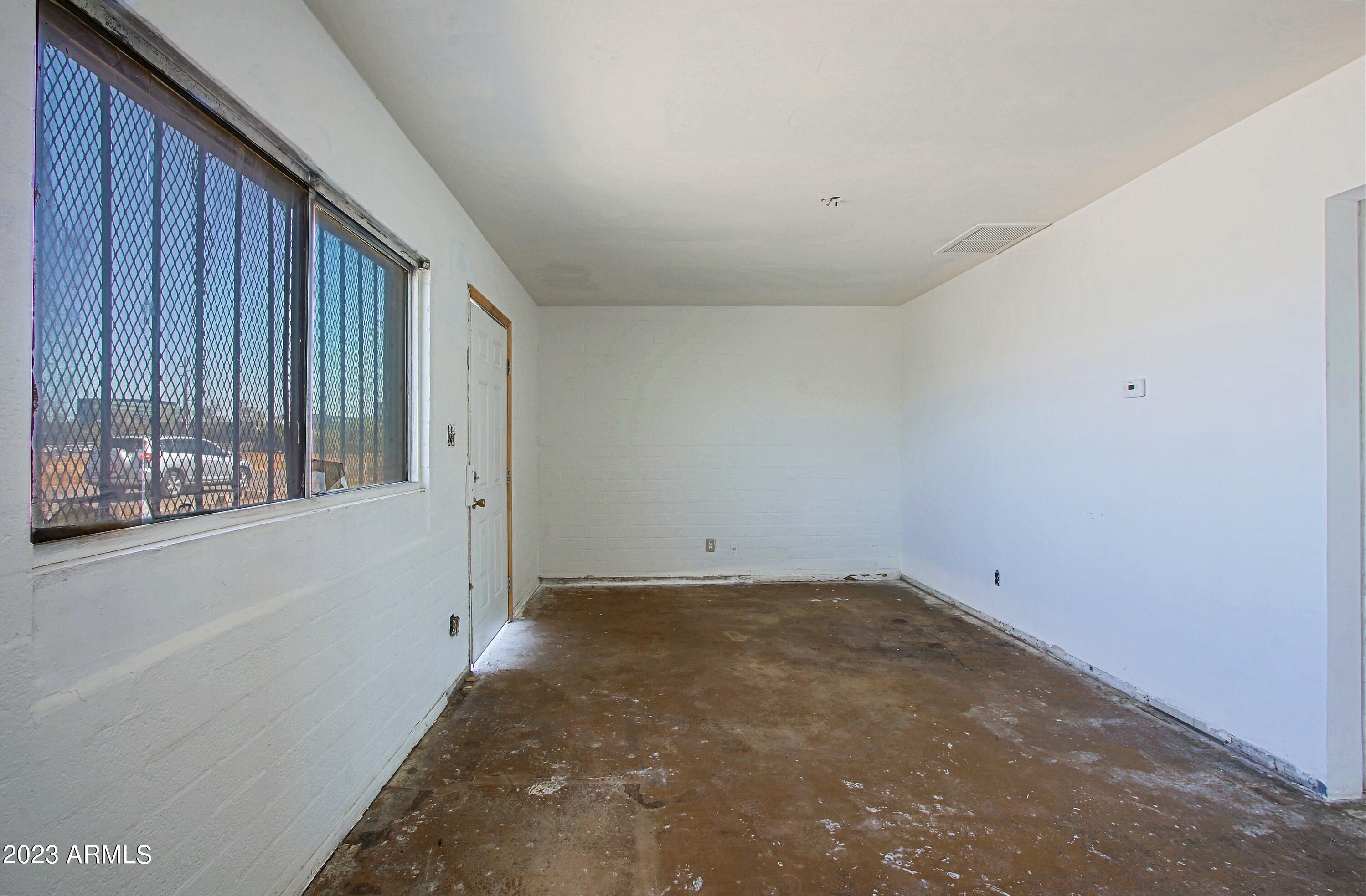 2819 E PUEBLO Avenue