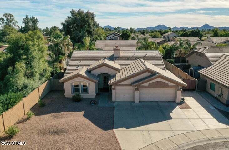 5217 E NICHOLAS Place