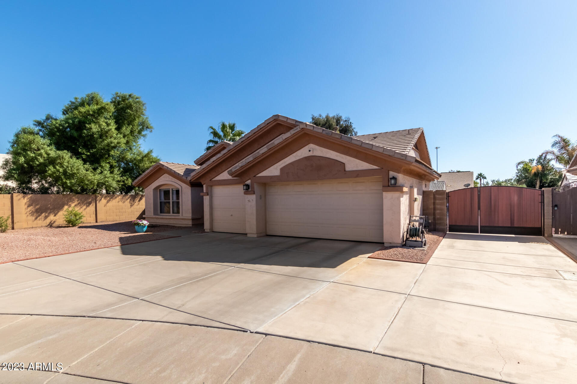 5217 E NICHOLAS Place