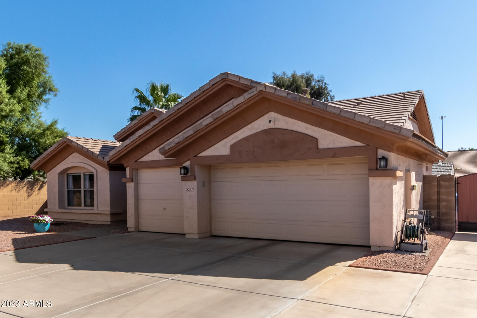 5217 E NICHOLAS Place